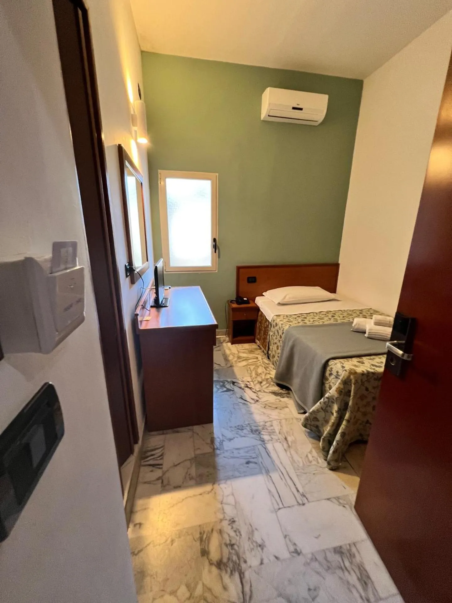 Bedroom, Bed in Hotel Lungomare