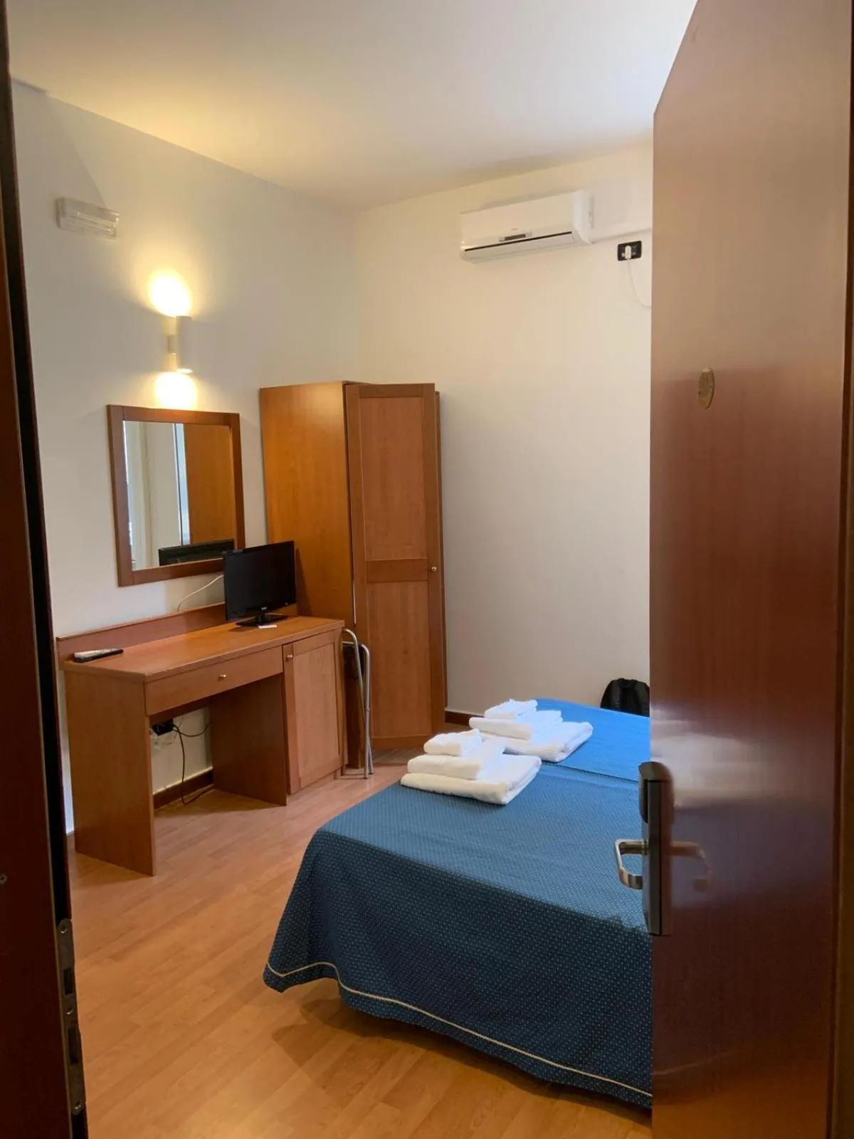 Bedroom, Bed in Hotel Lungomare