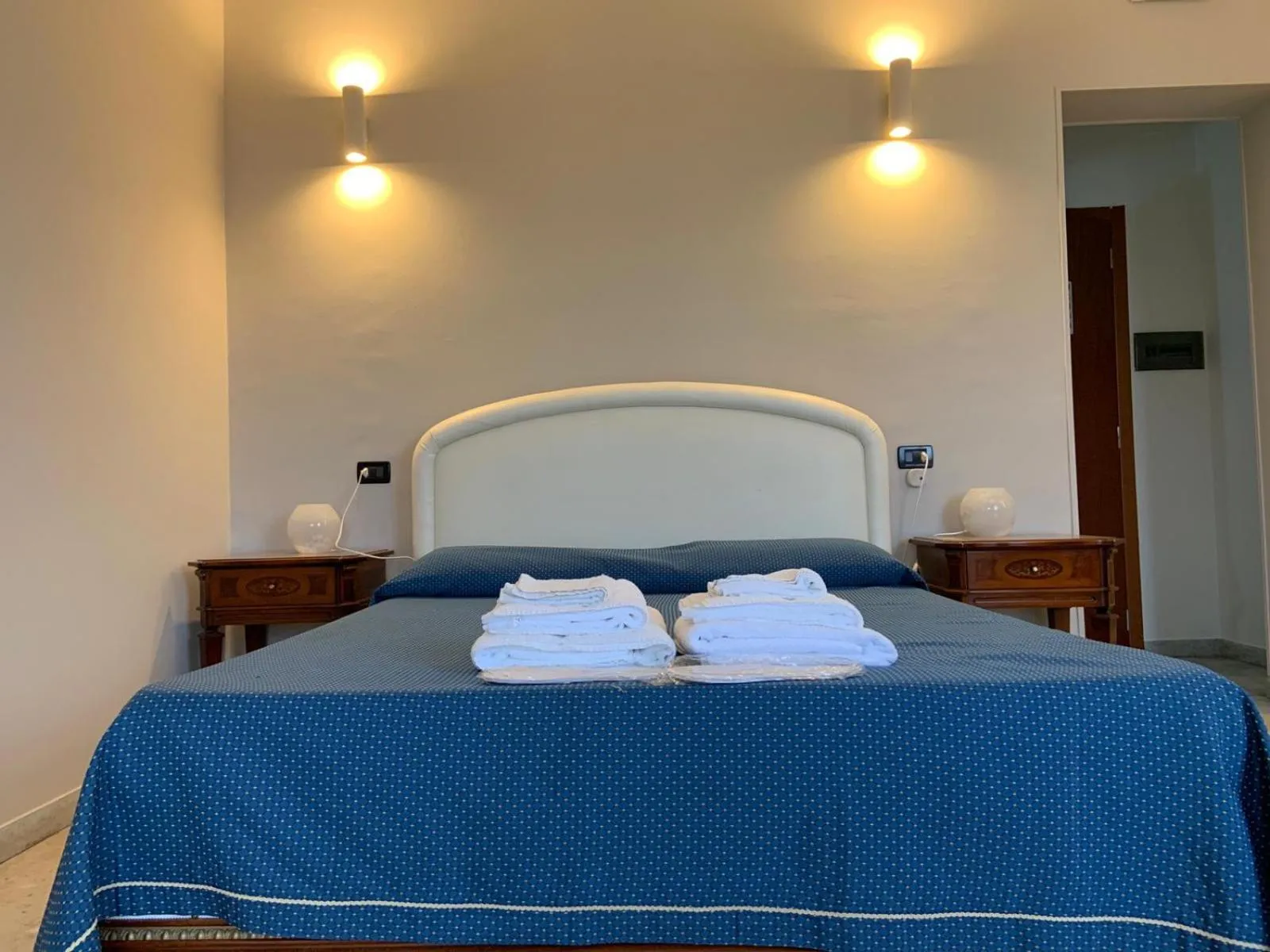 Bed in Hotel Lungomare