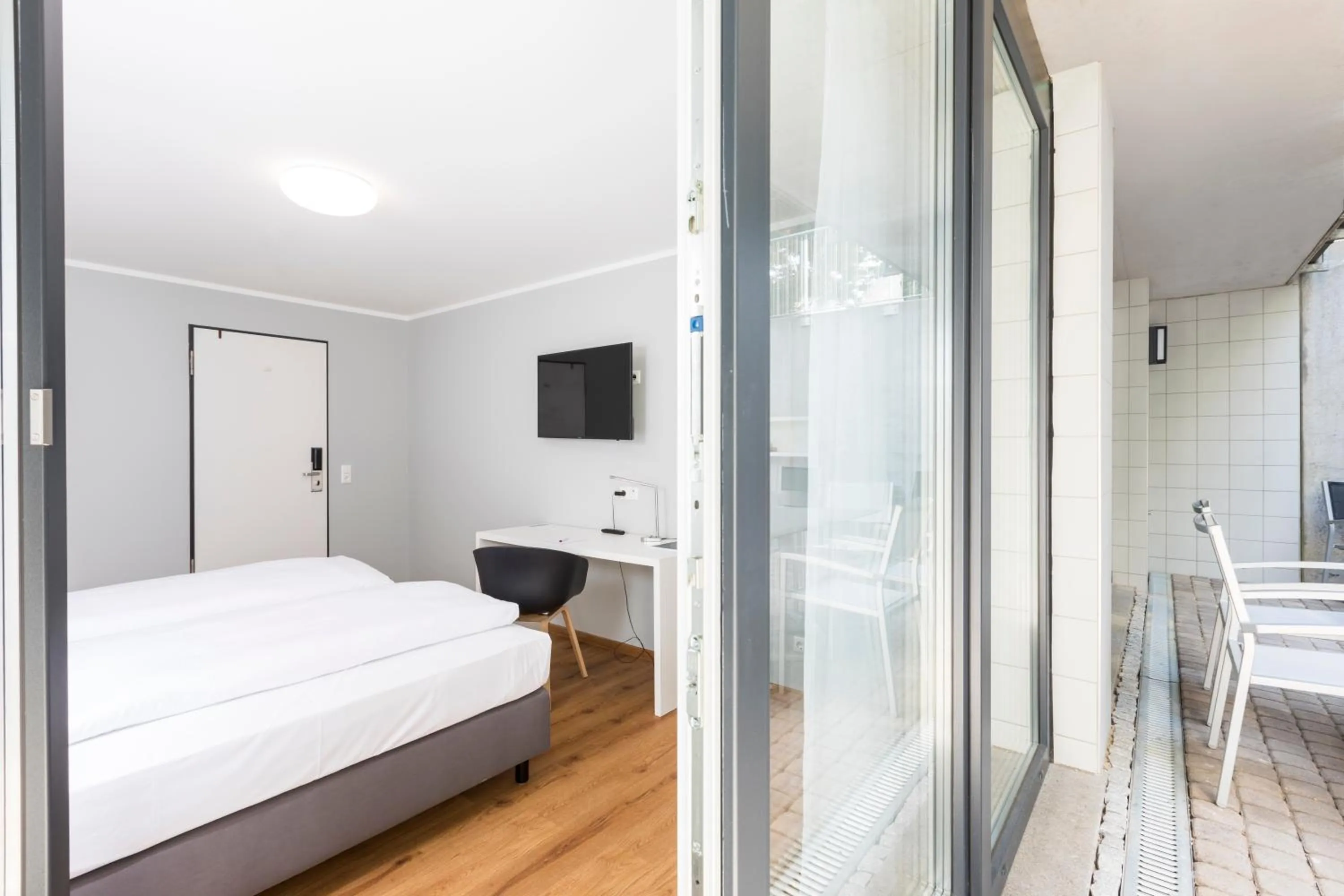 Photo of the whole room, Bed in mk monteurzimmer eschborn