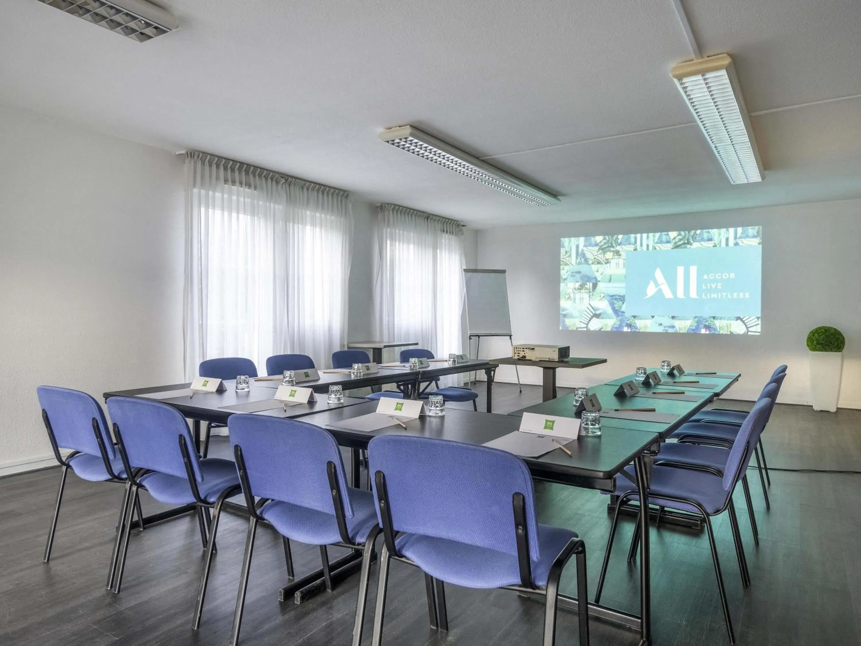 Meeting/conference room in ibis Styles Marennes d'Oléron