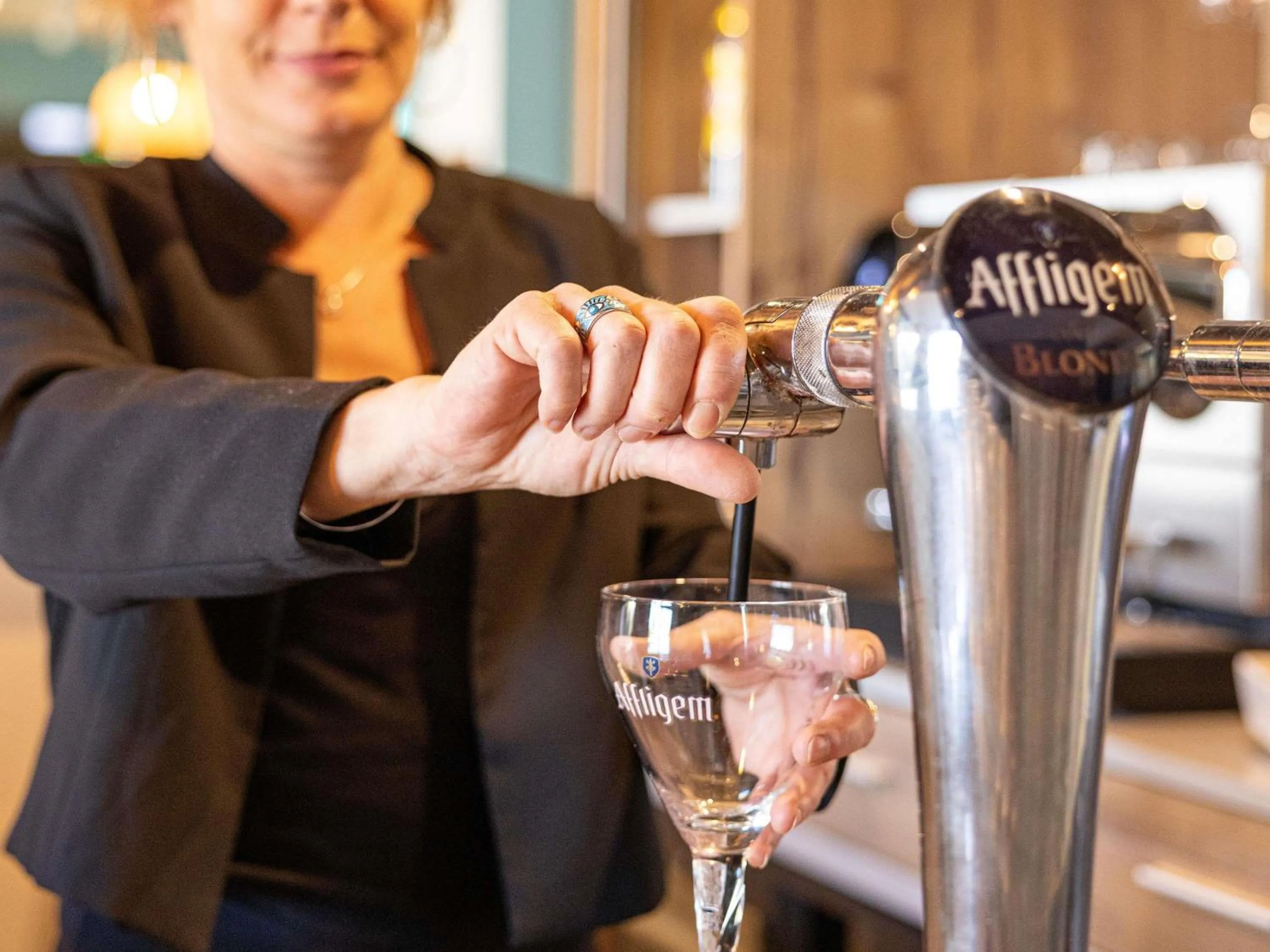 Lounge or bar in ibis Styles Marennes d'Oléron