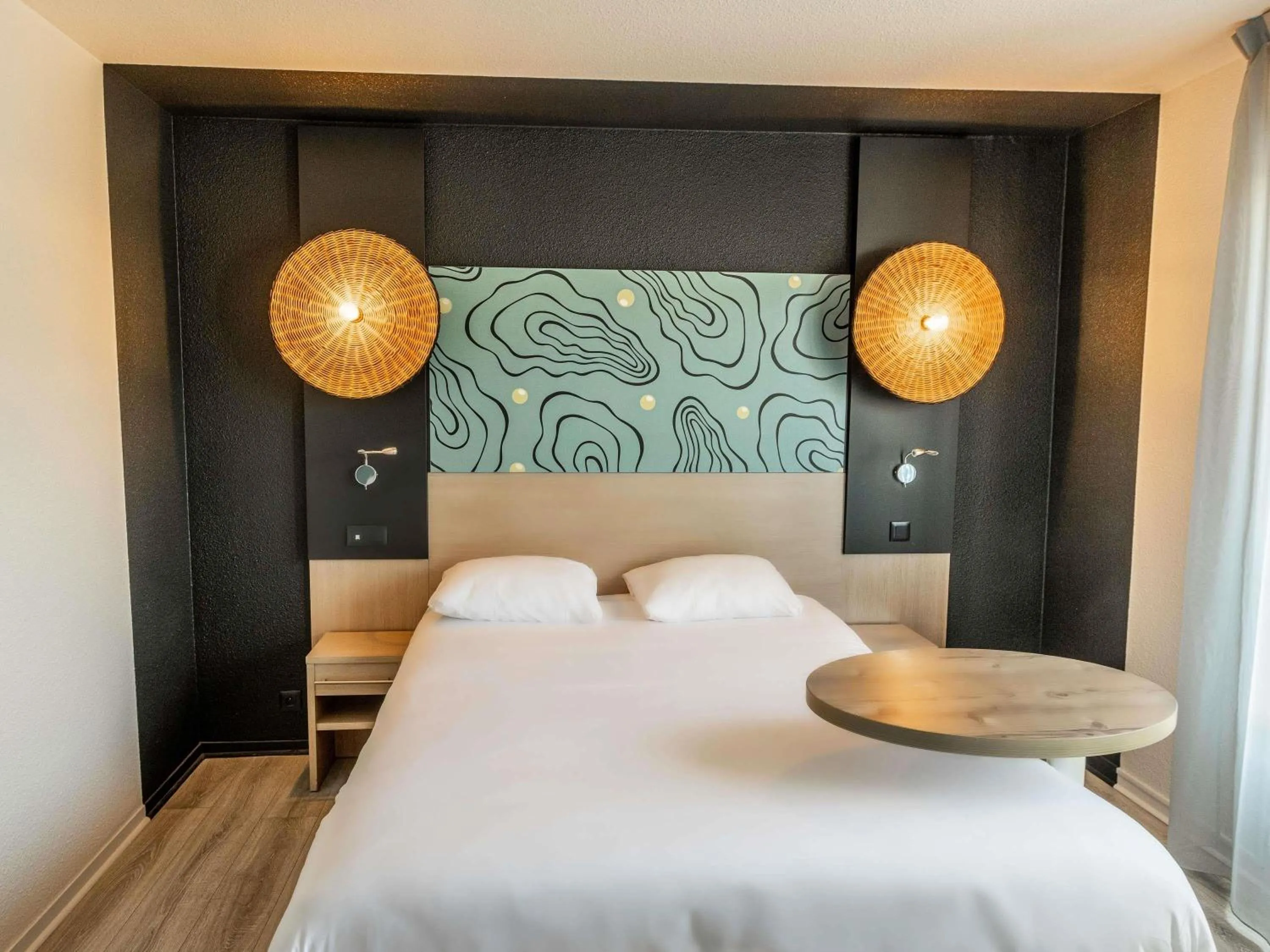 Bedroom, Bed in ibis Styles Marennes d'Oléron