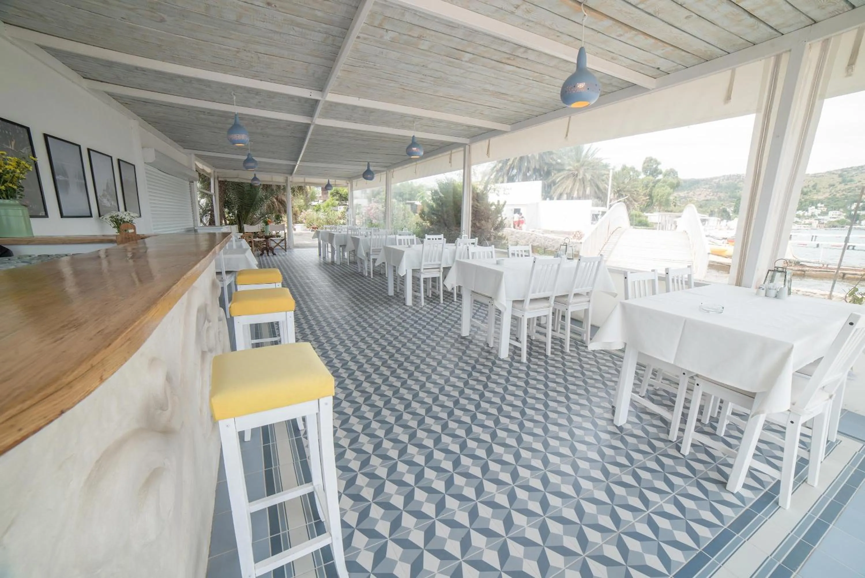 Restaurant/places to eat in Madda Hotel