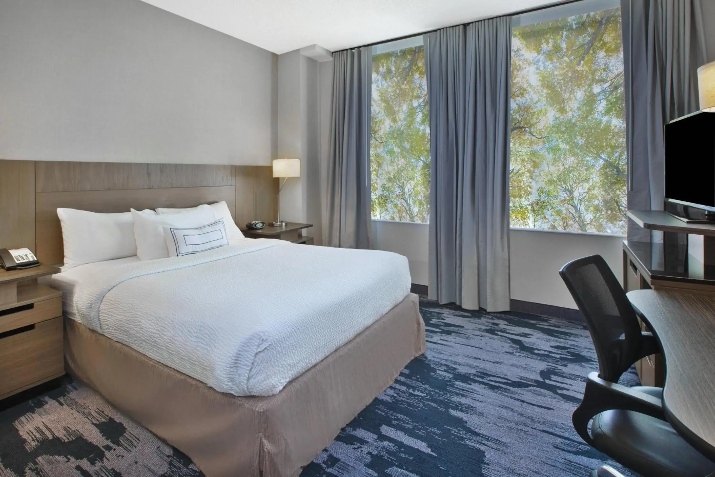 Queen Room in Fairfield Inn & Suites by Marriott Milwaukee Downtown Queen Room in Fairfield Inn & Suites by Marriott Milwaukee Downtown