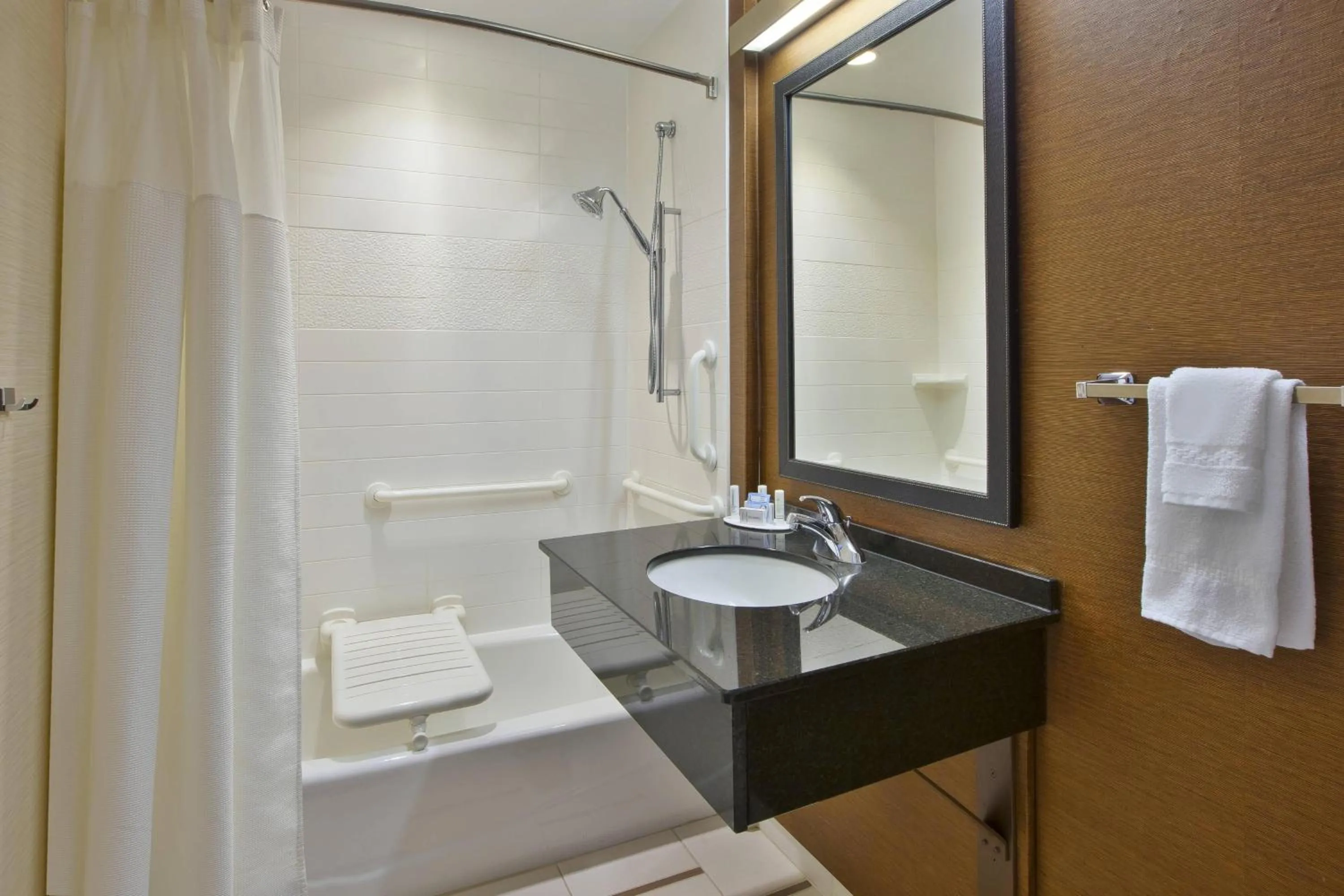 Bathroom in Fairfield Inn & Suites by Marriott Milwaukee Downtown