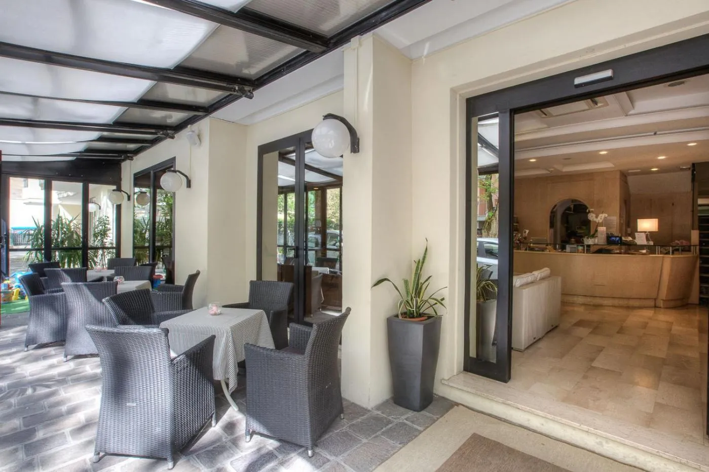 Facade/entrance in Hotel Nautico