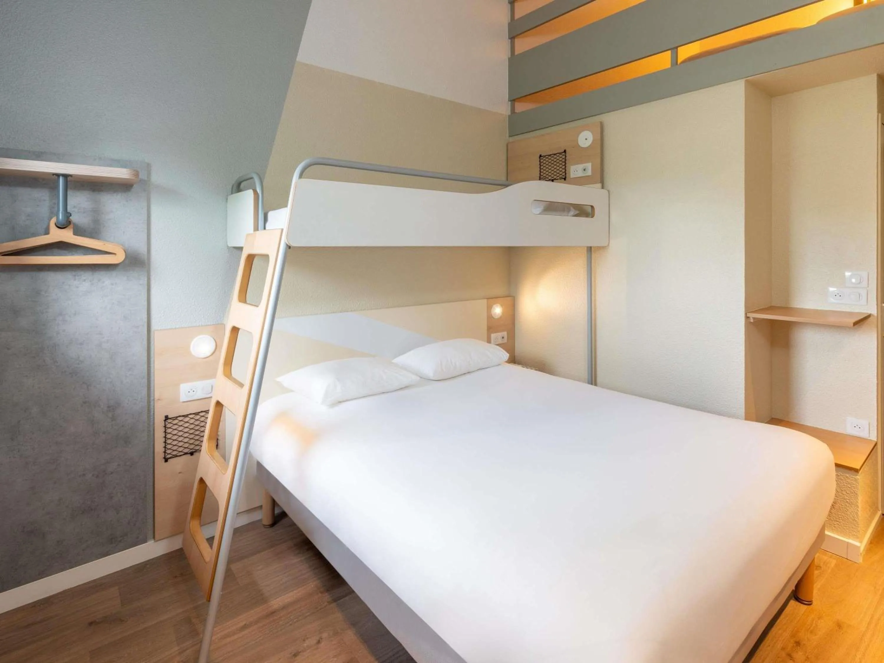 Bedroom, Bed in ibis budget Nantes Sainte Luce - Hôtel Rénové