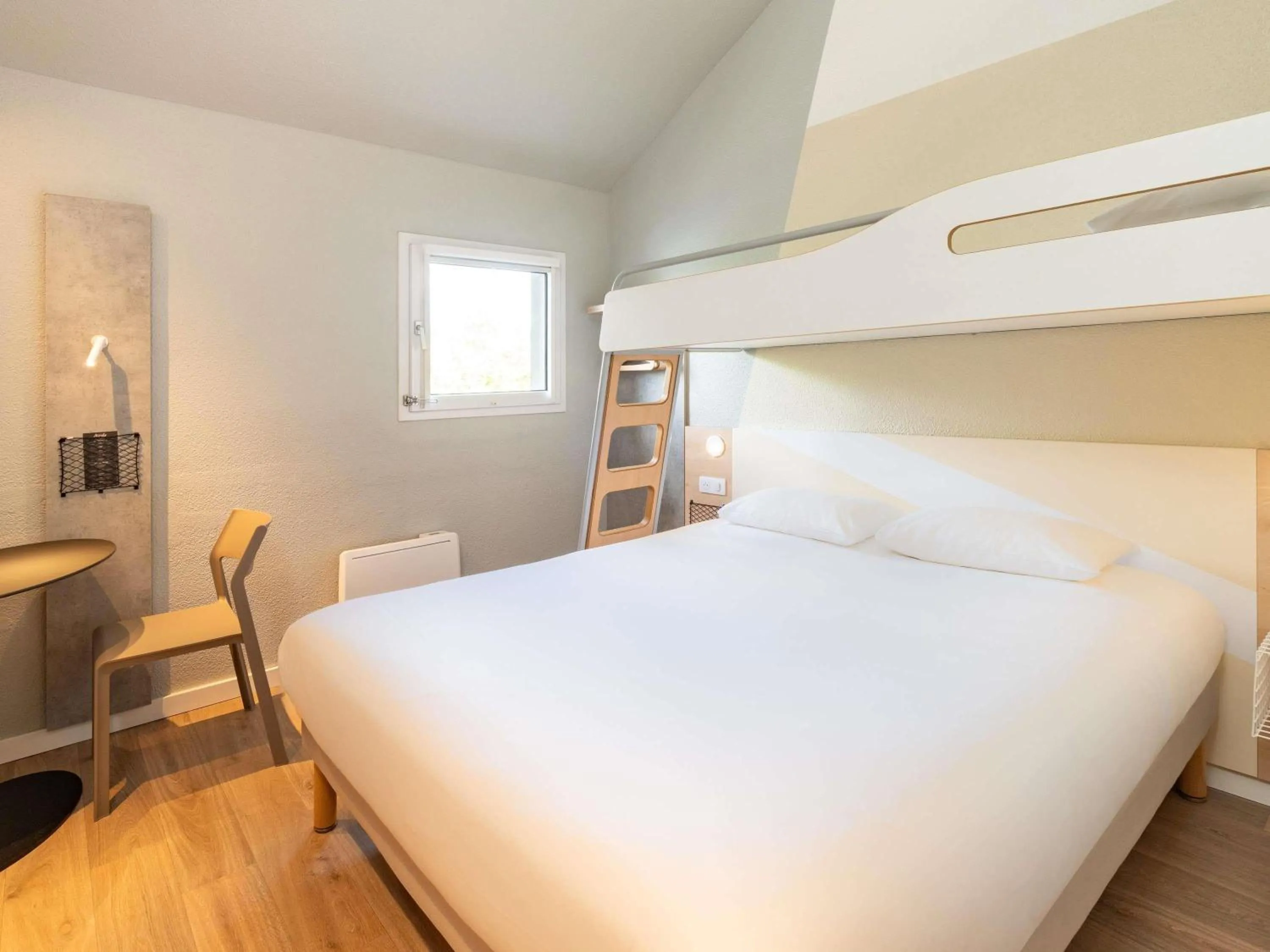 Bedroom, Bed in ibis budget Nantes Sainte Luce - Hôtel Rénové