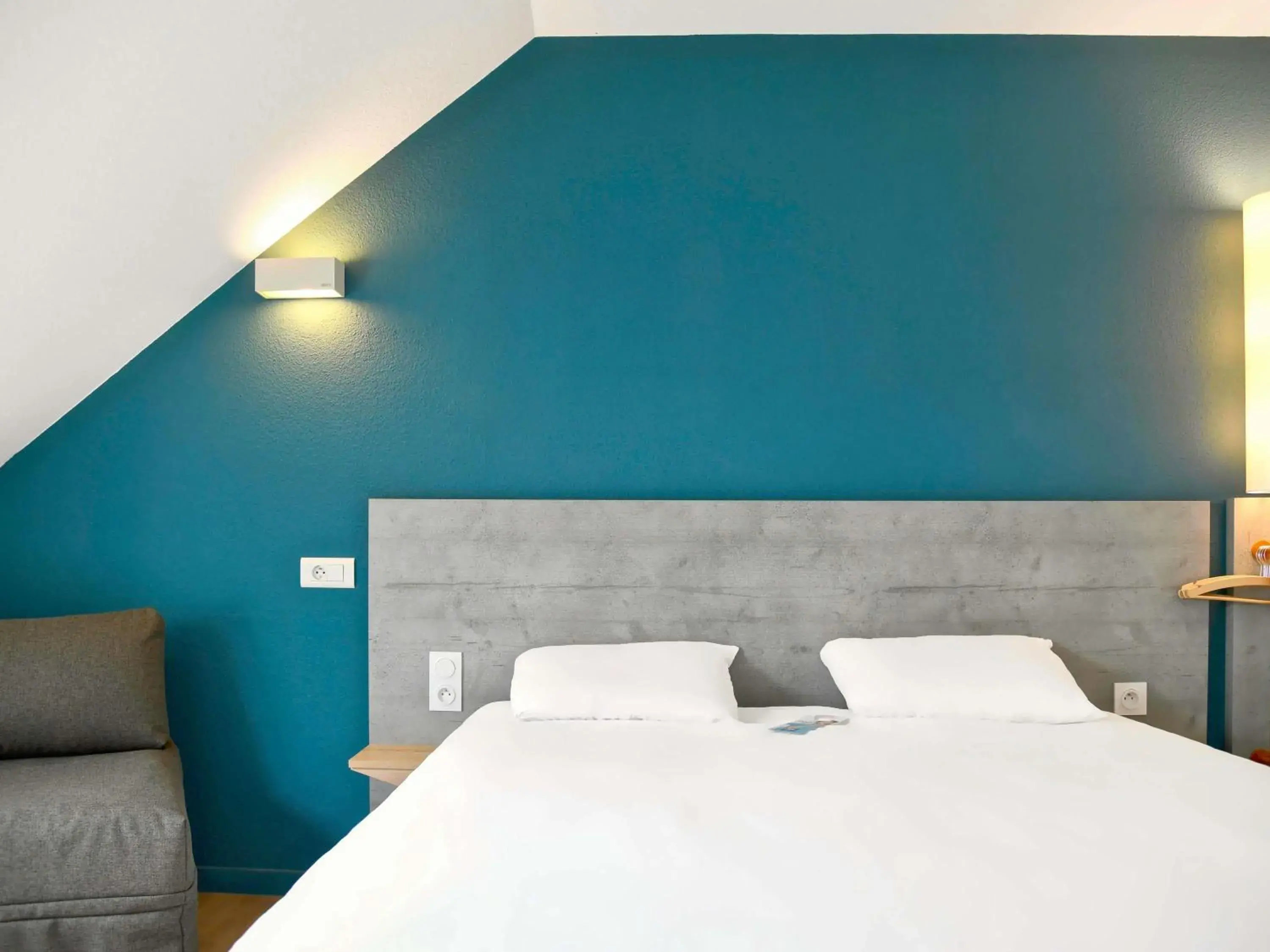 Triple Room with One Double Bed and One Single Bed in ibis budget Vannes Triple Room with One Double Bed and One Single Bed in ibis budget Vannes