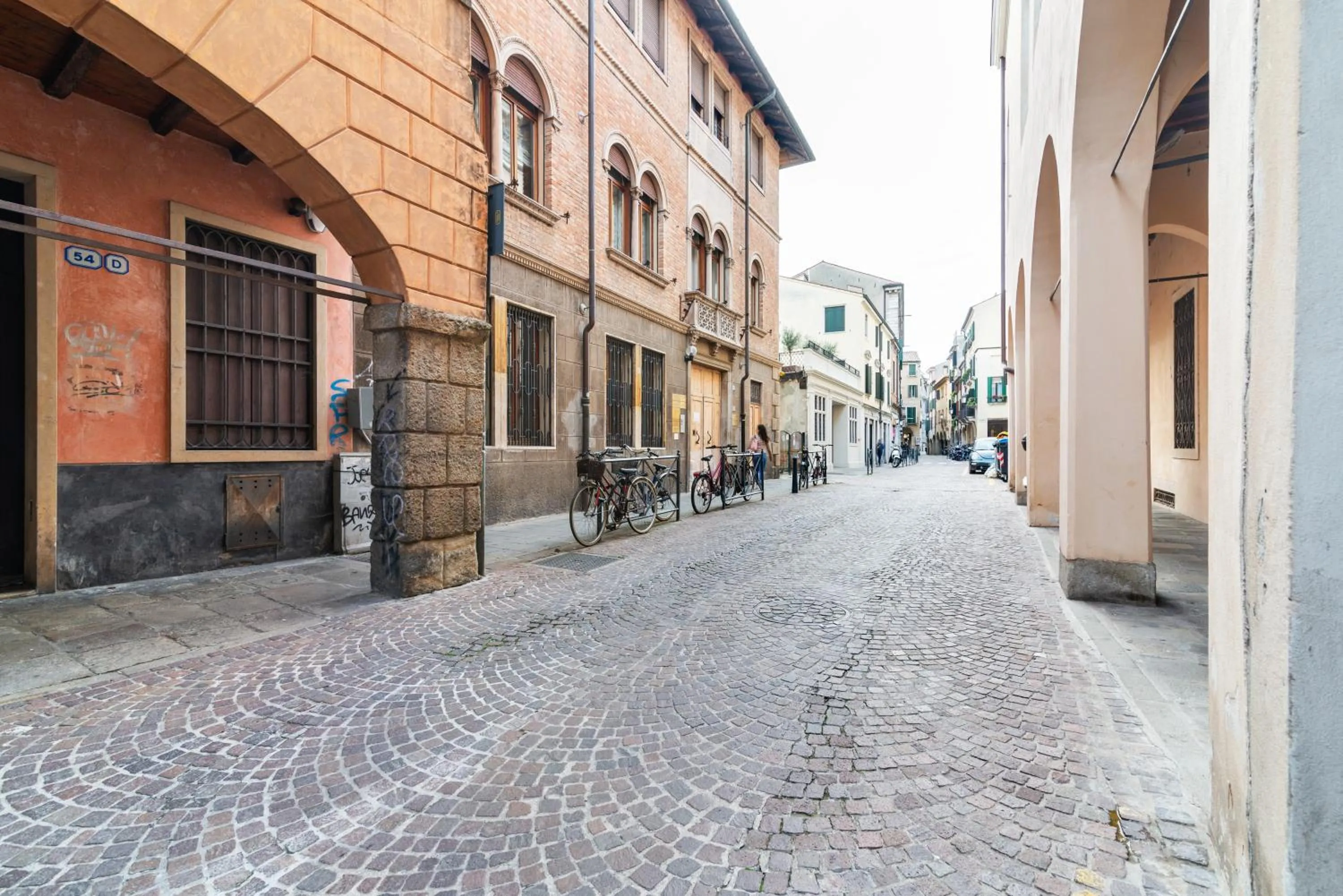 GuestHost - Padua Center Urban Flat