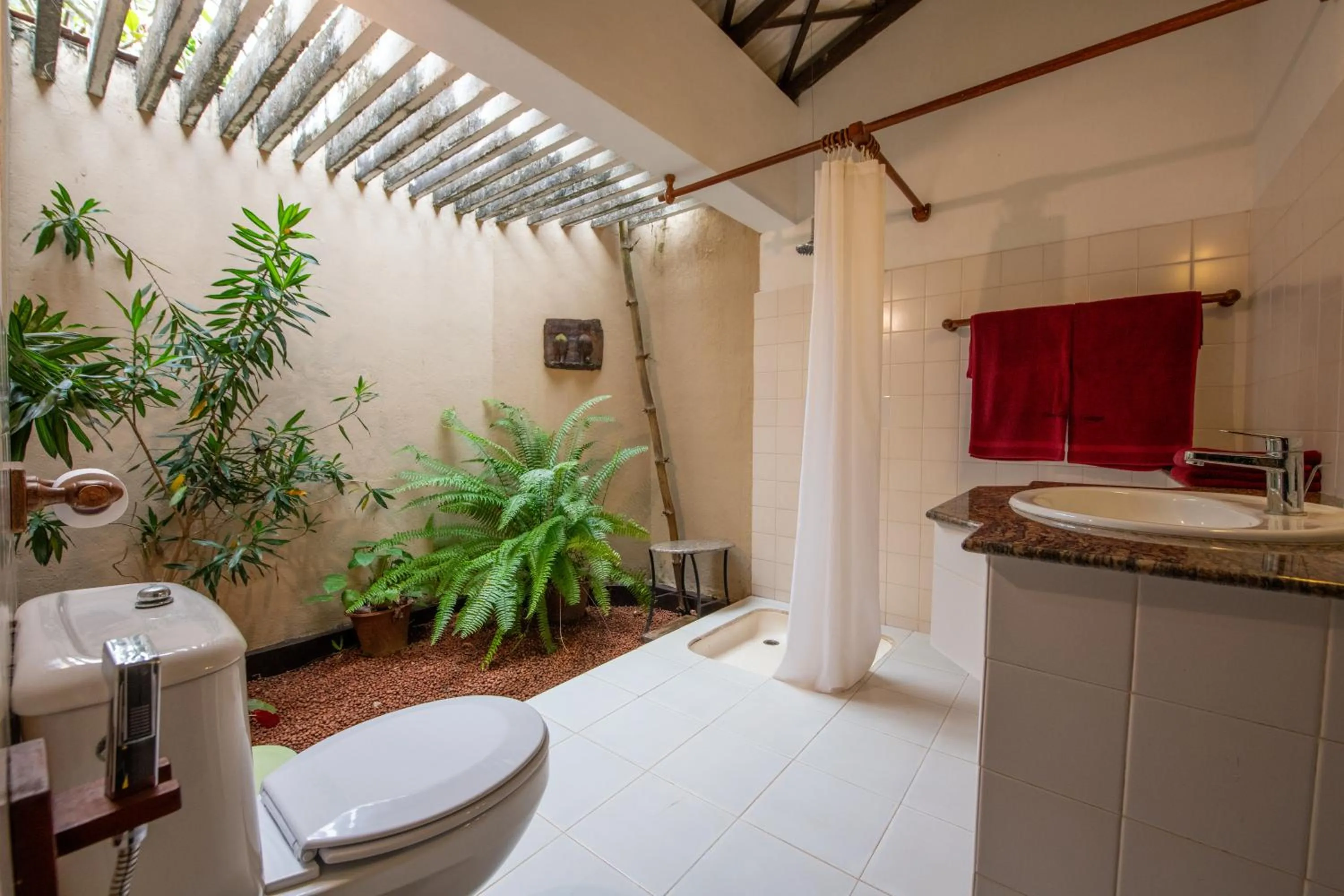 Shower in Ging Oya Lodge