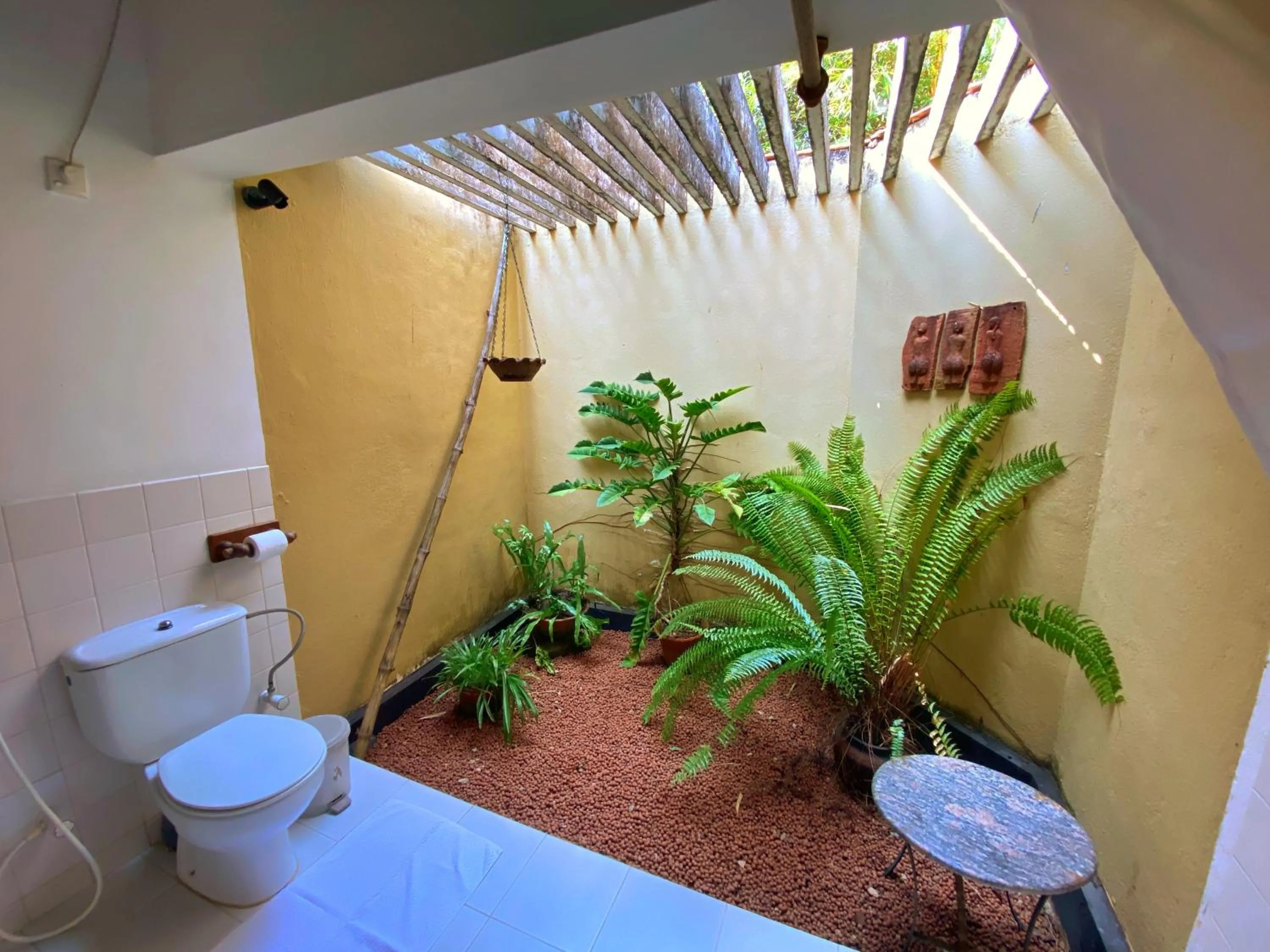 Toilet in Ging Oya Lodge