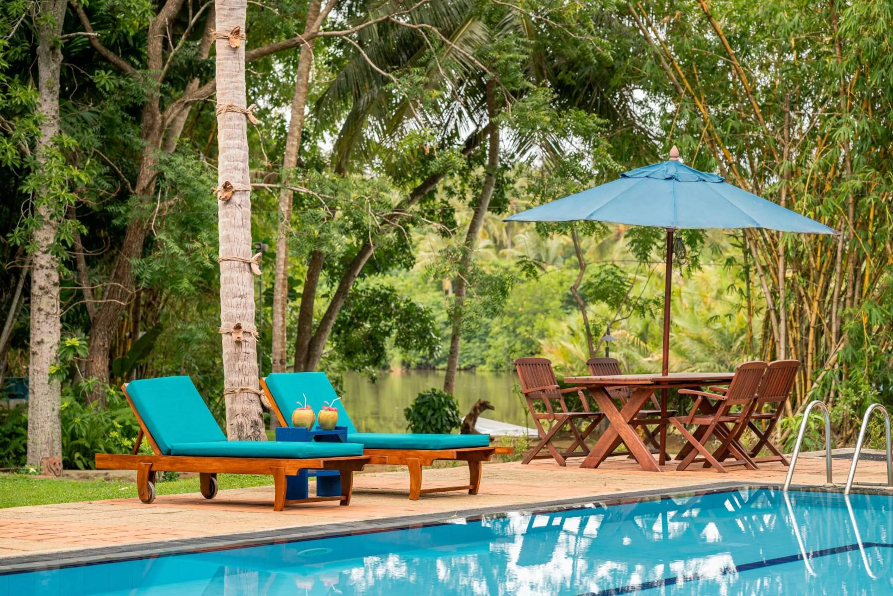 Swimming pool in Ging Oya Lodge