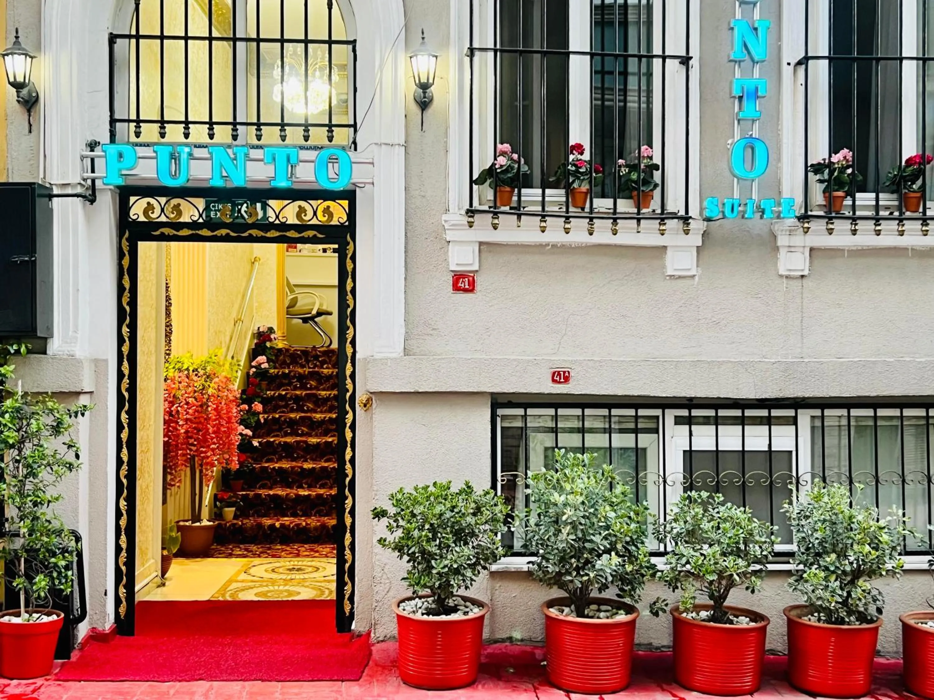 Property building in Punto Suite