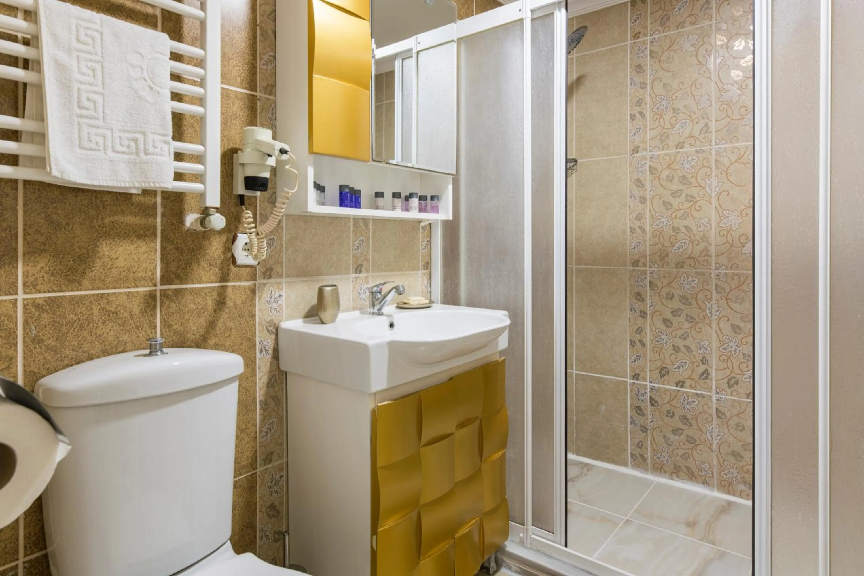 Shower in Punto Suite