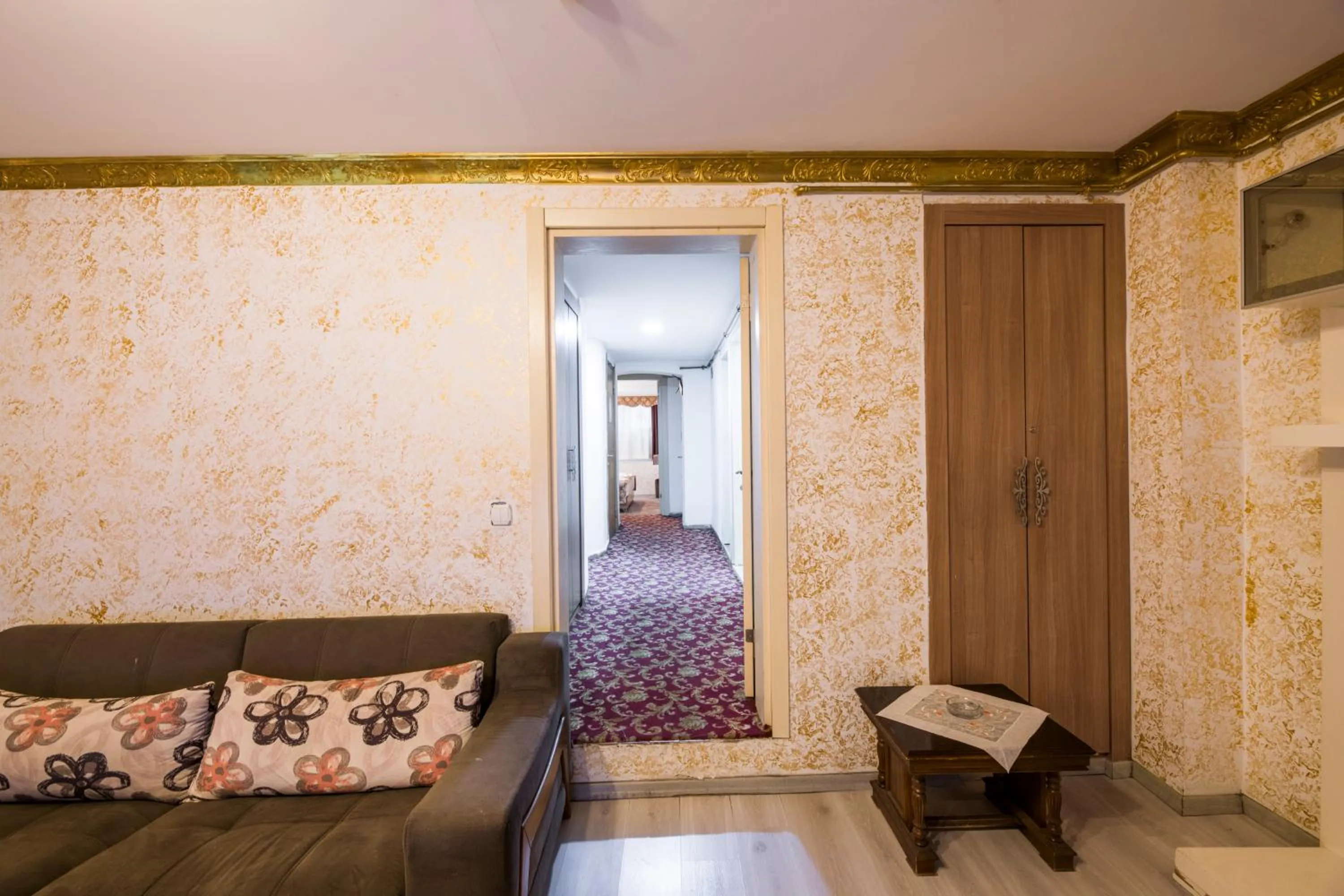 Living room, Bed in Punto Suite