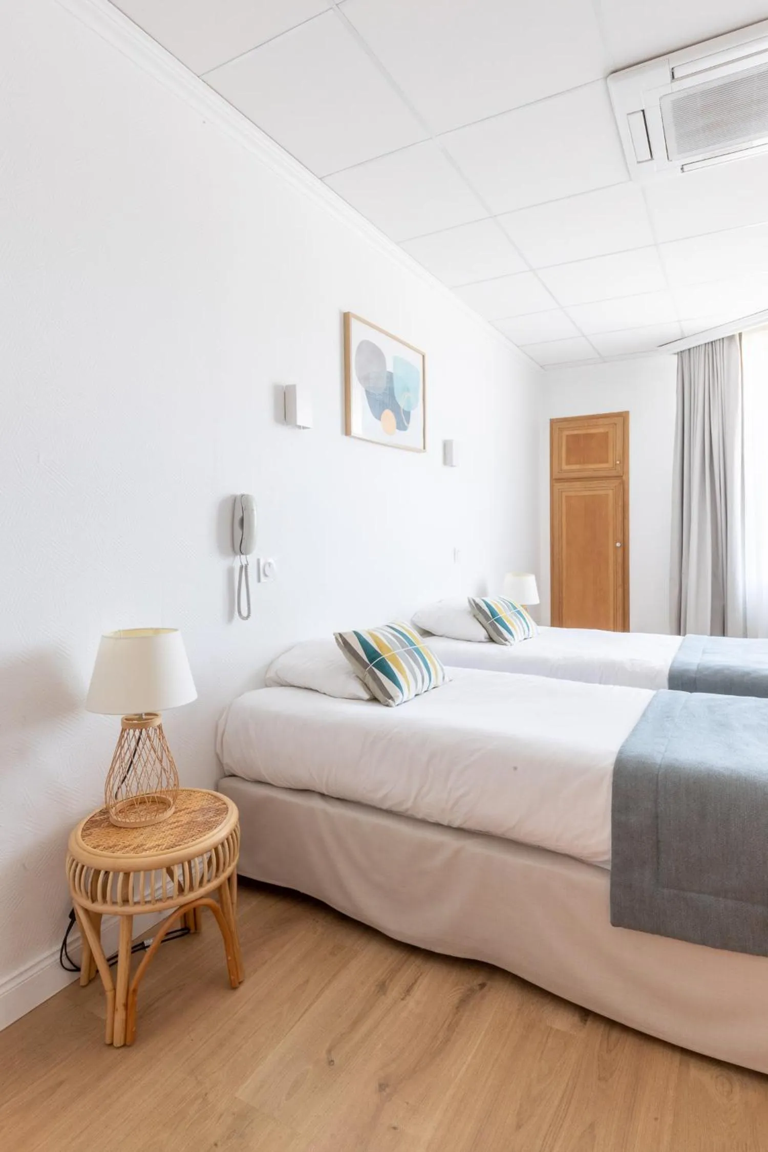 Bedroom, Bed in Hôtel Porte Mars - Reims Gare Centre Arena