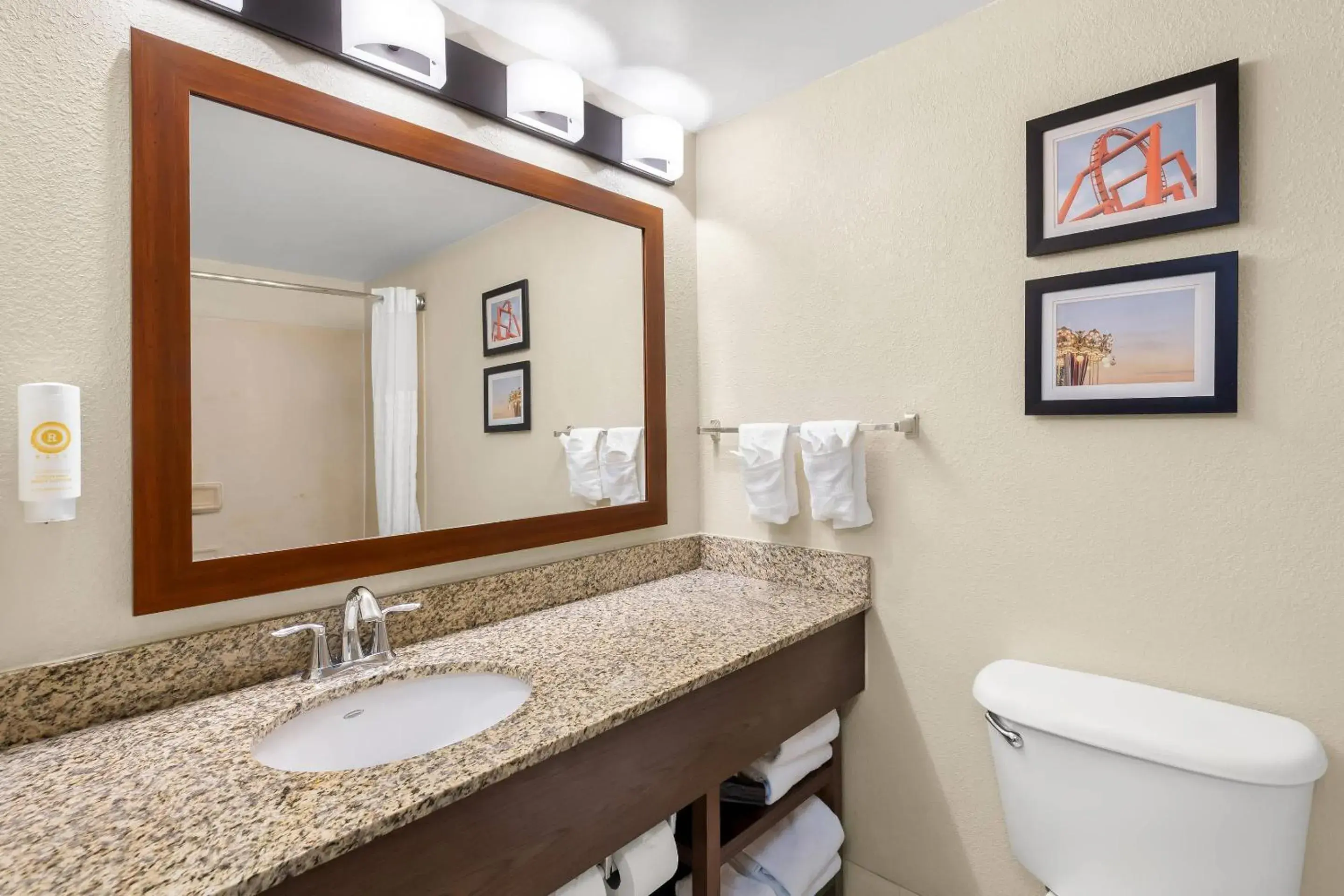 Bedroom in Comfort Suites Near Universal Orlando Resort Bedroom in Comfort Suites Near Universal Orlando Resort