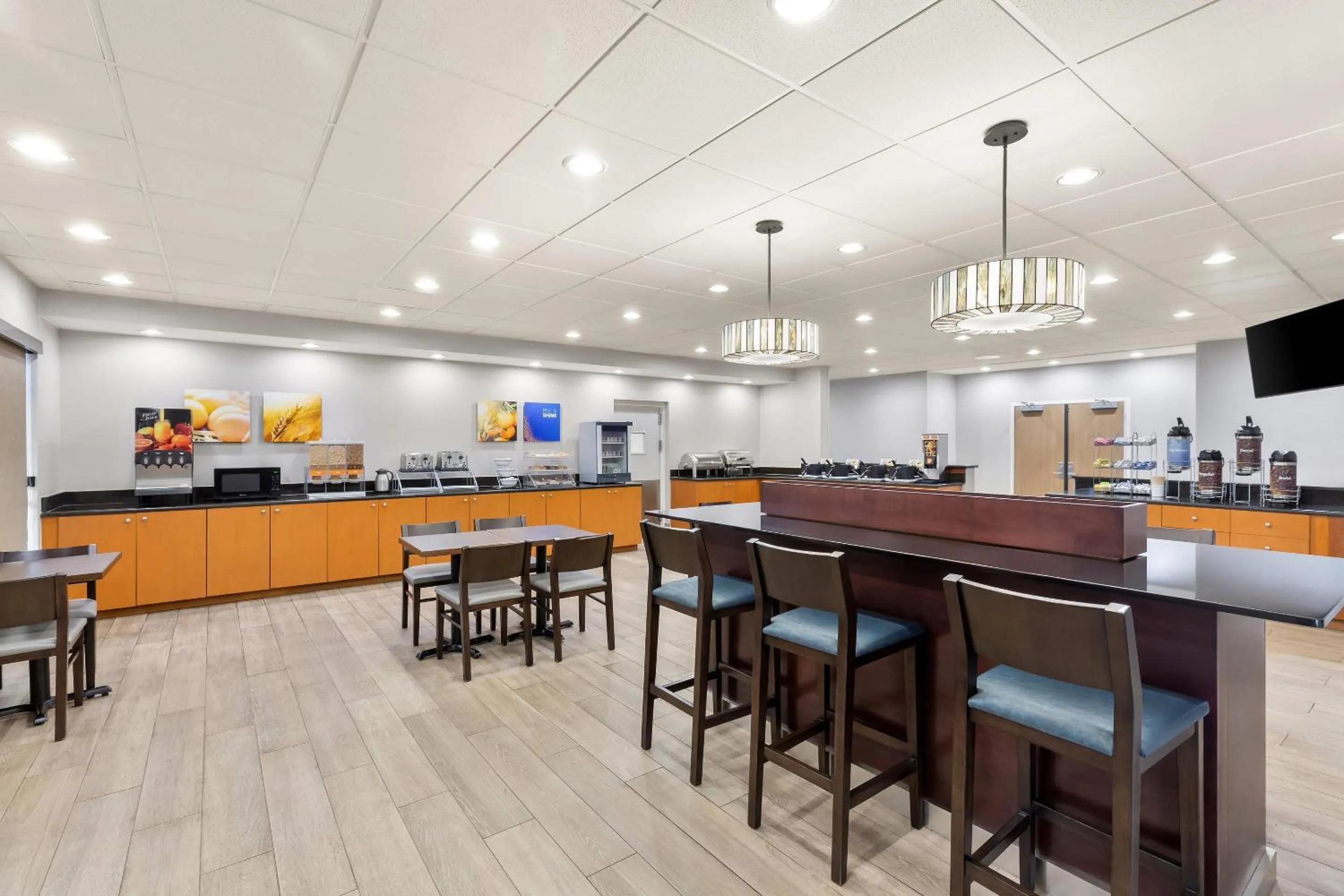 Breakfast in Comfort Suites Near Universal Orlando Resort