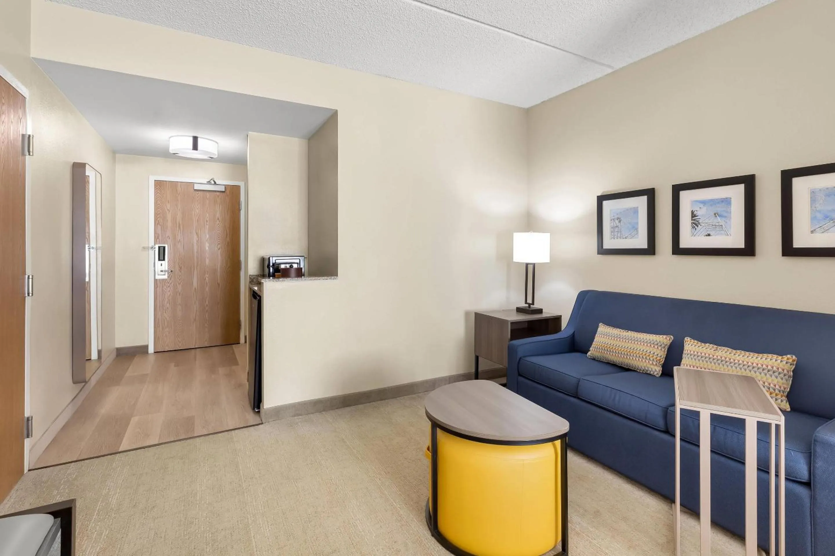 Bedroom in Comfort Suites Near Universal Orlando Resort
