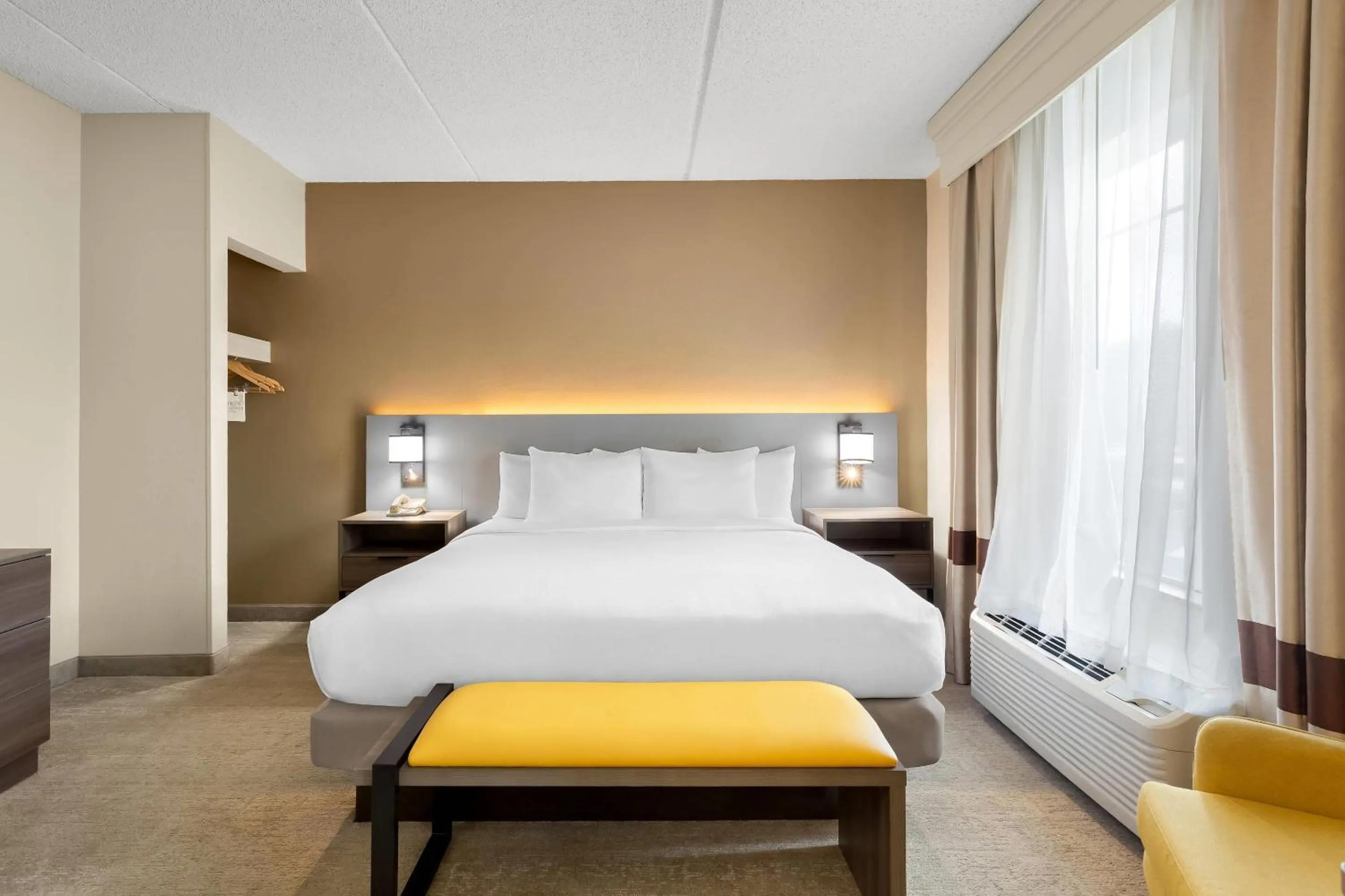 Bedroom, Bed in Comfort Suites Near Universal Orlando Resort