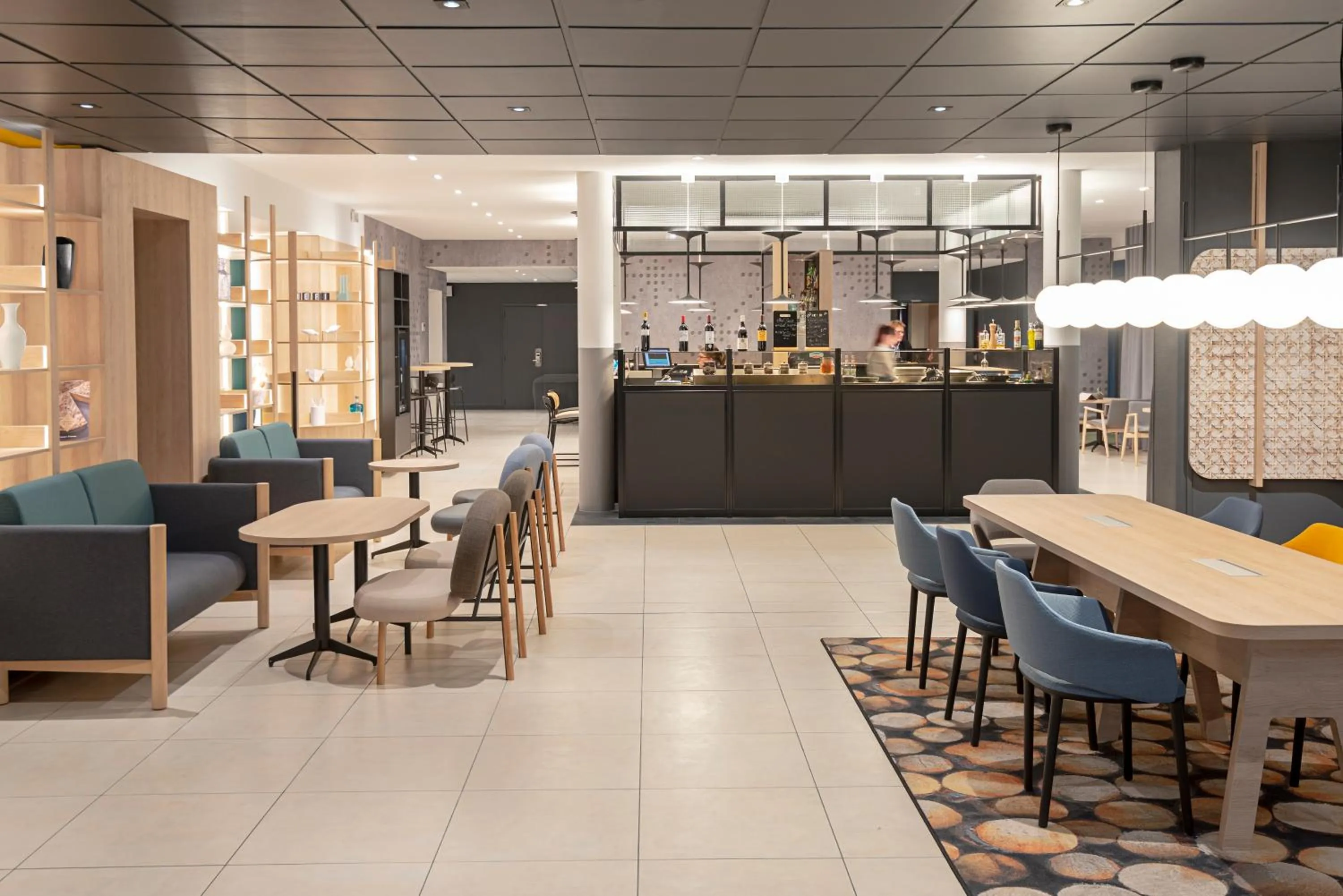 Facade/entrance in Novotel Blois Centre Val De Loire