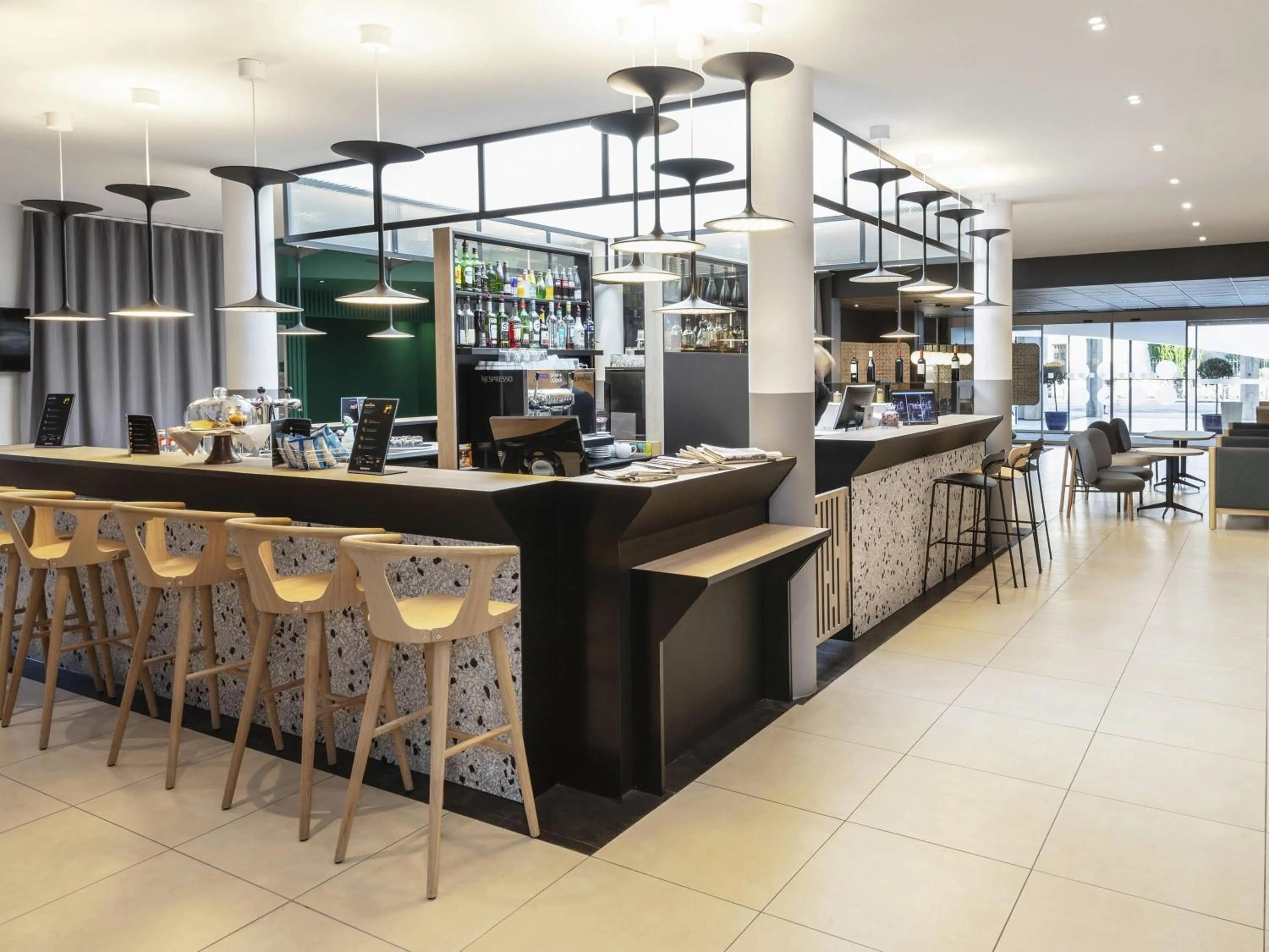 Lounge or bar in Novotel Blois Centre Val De Loire