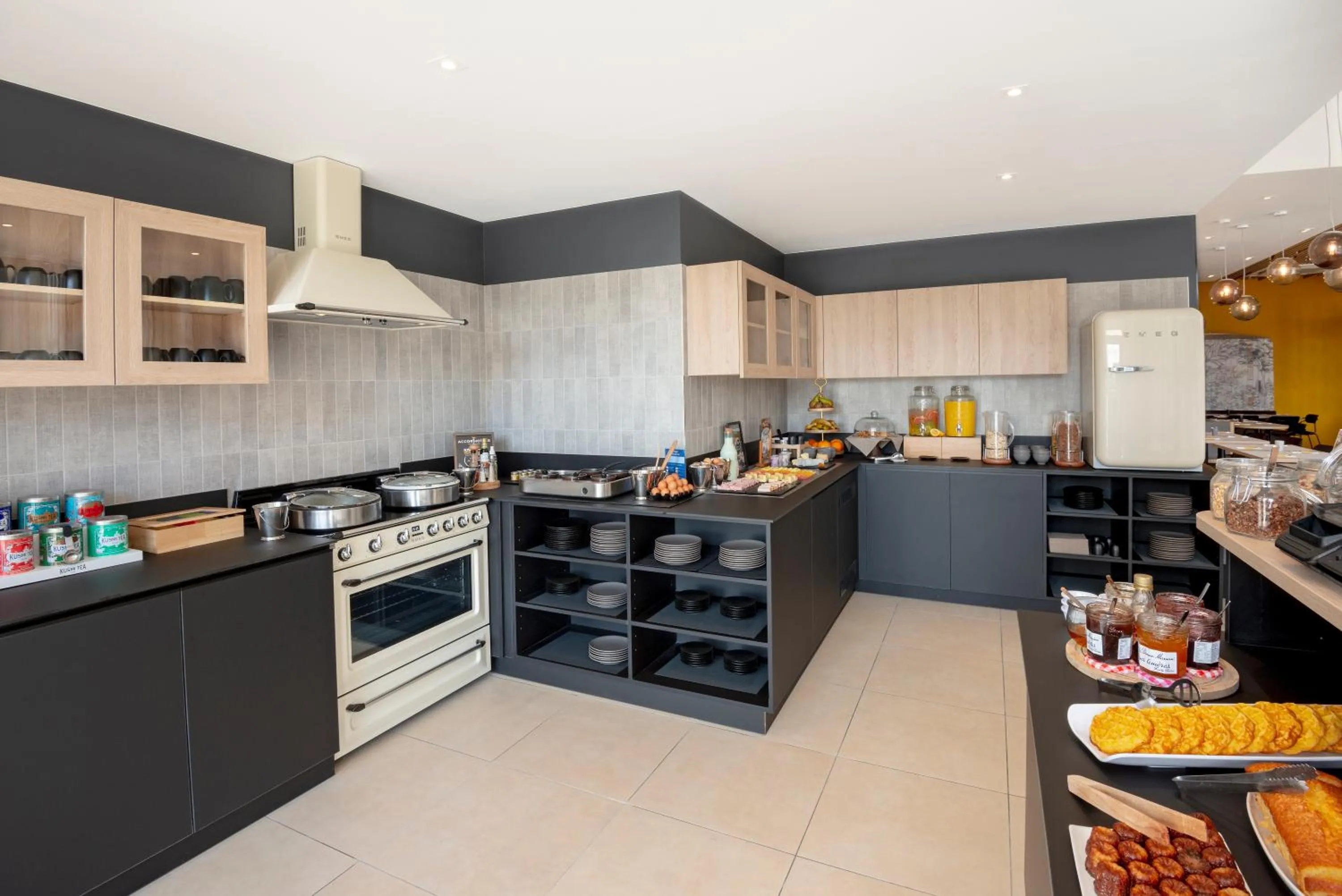 Kitchen or kitchenette in Novotel Blois Centre Val De Loire