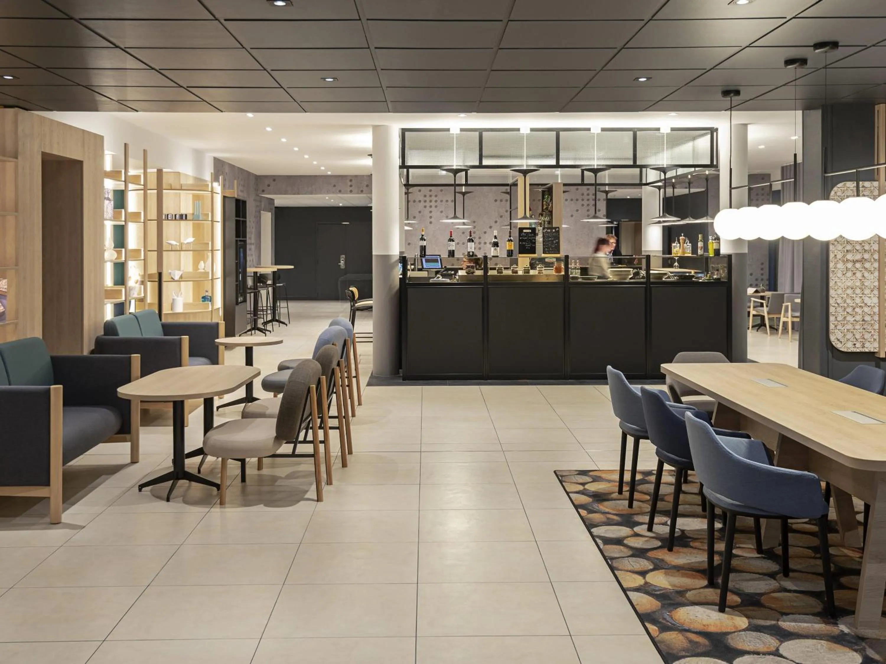 Lounge or bar in Novotel Blois Centre Val De Loire