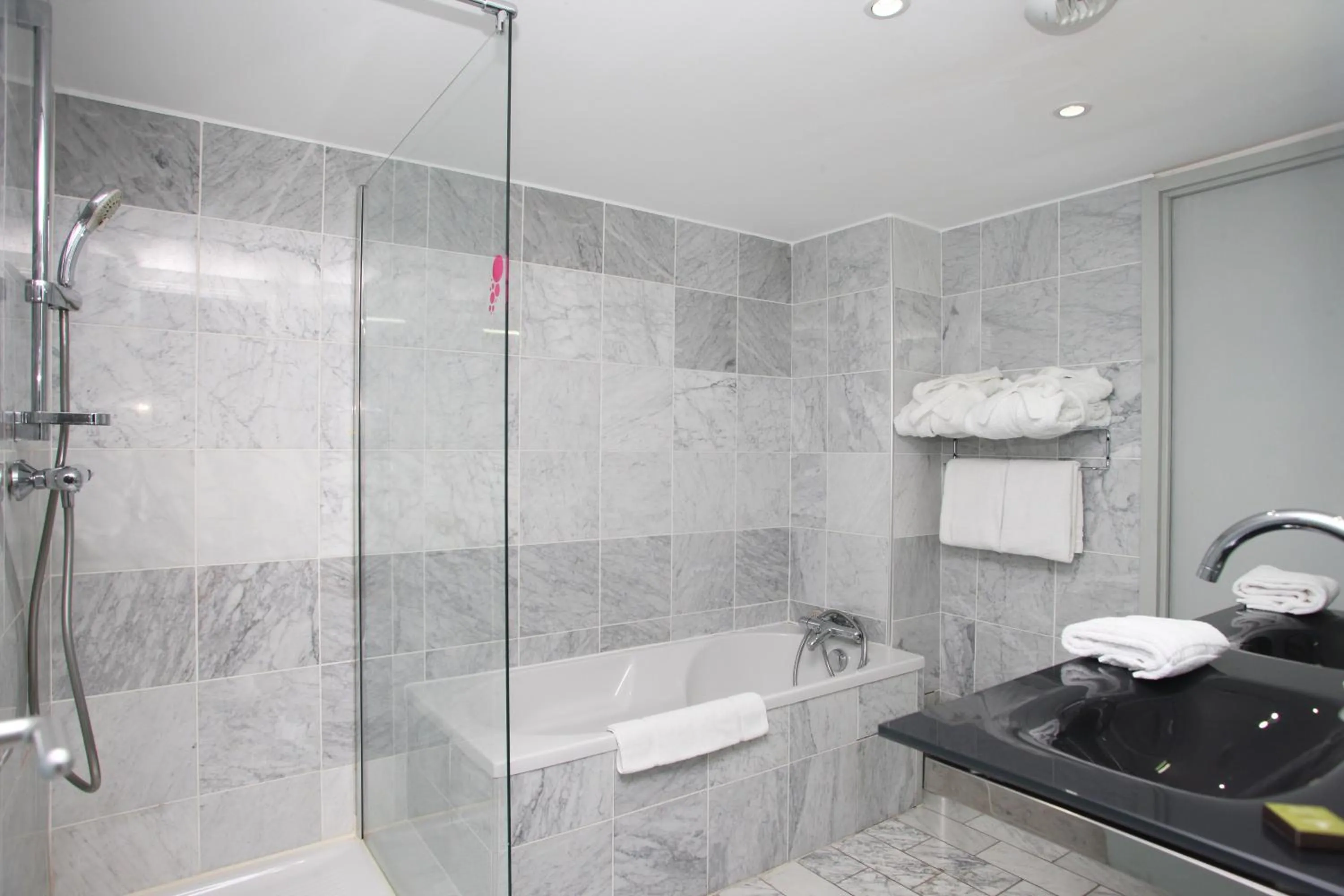 Bathroom in Hotel Balanea