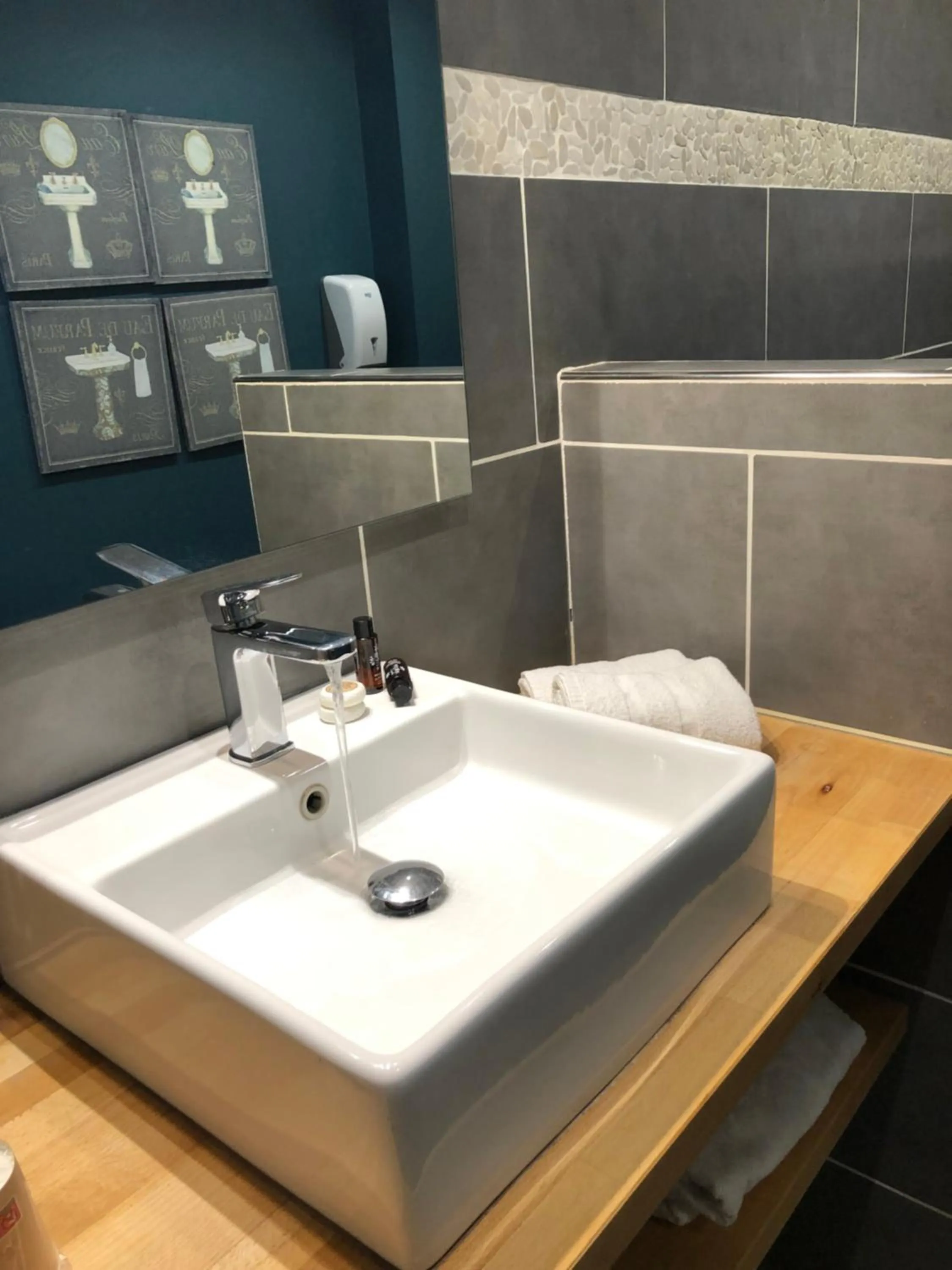 Bathroom in Hotel Les Embruns