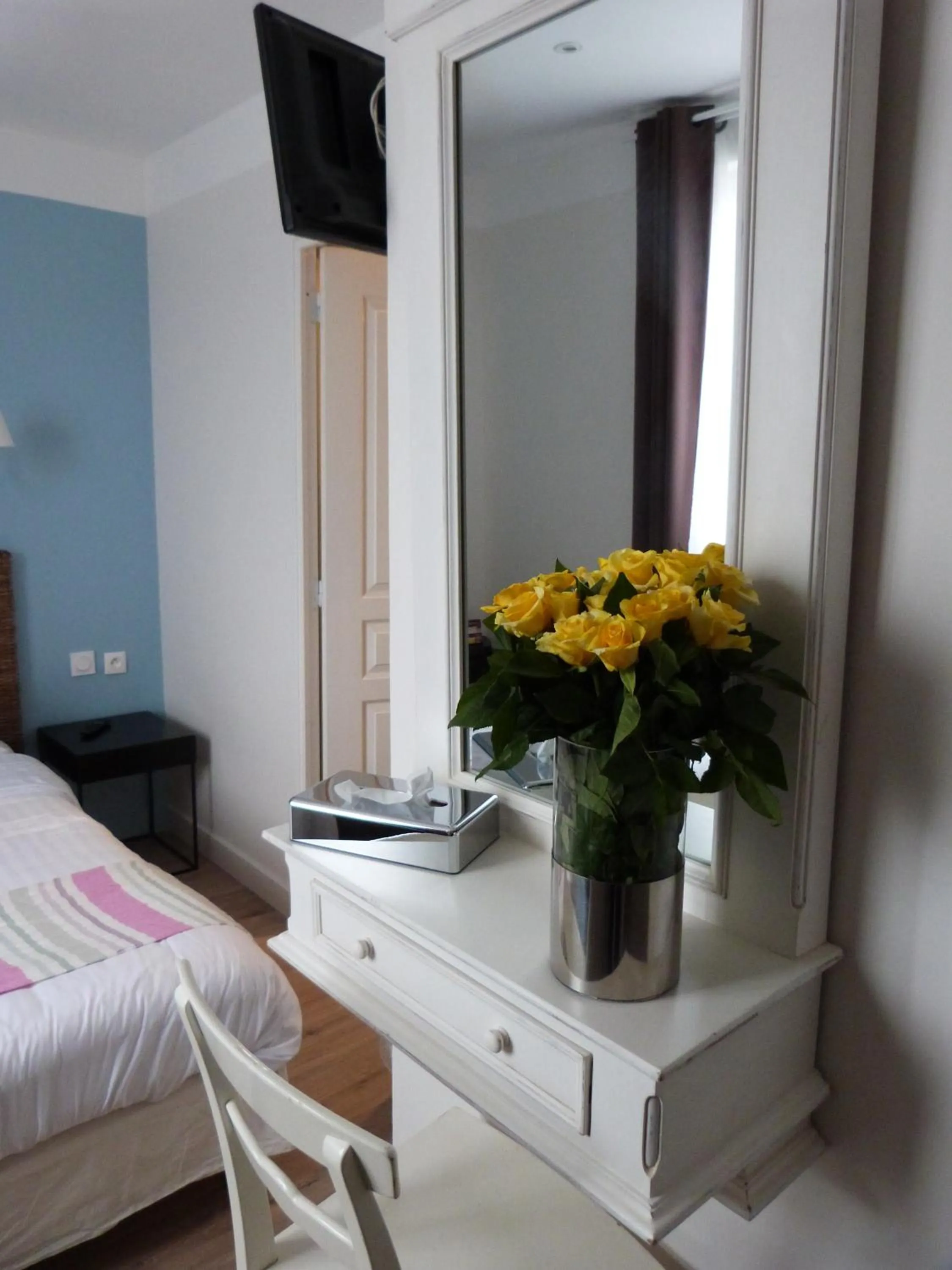 Decorative detail, Bed in Hotel Les Embruns