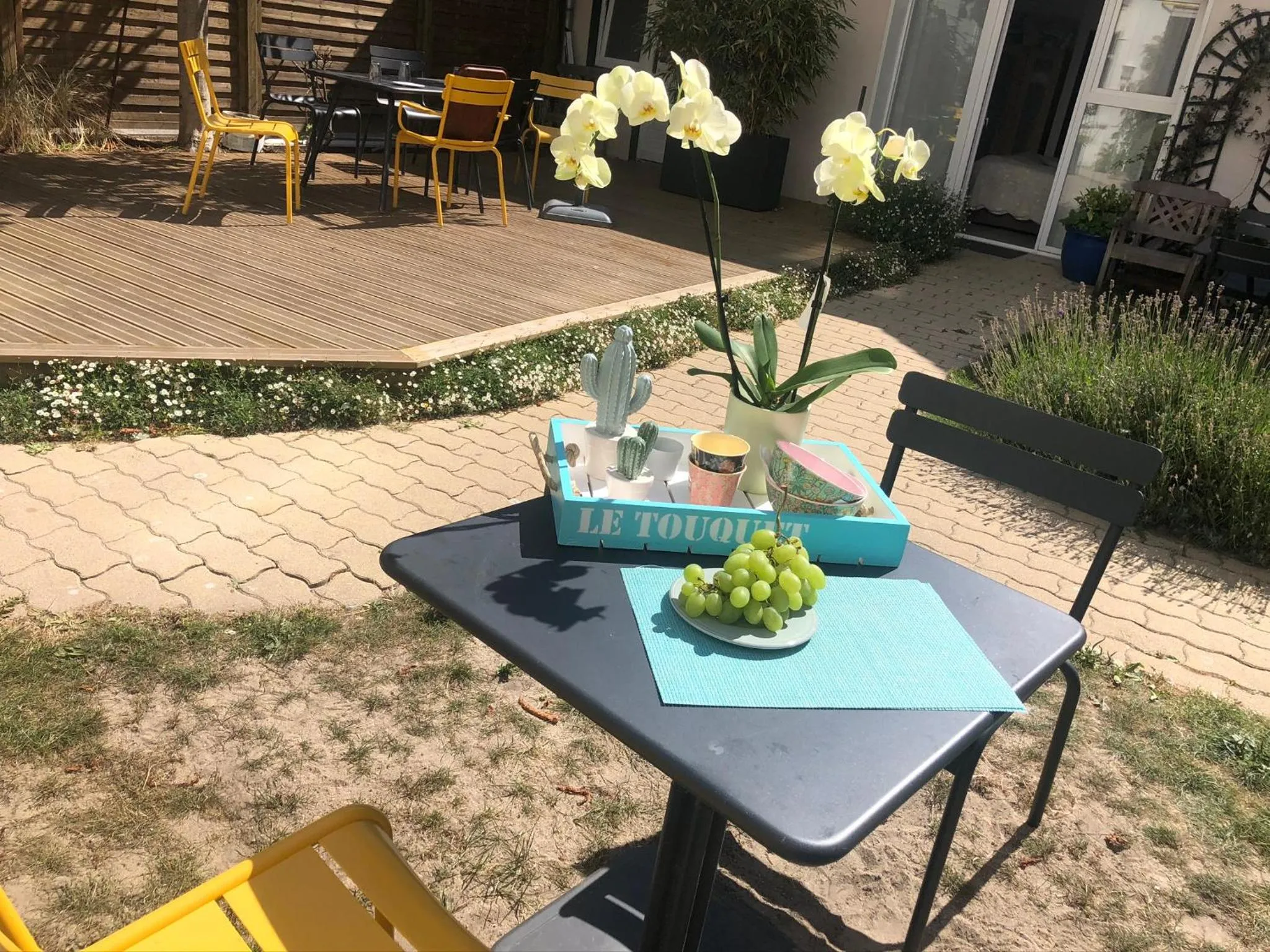 Patio in Hotel Les Embruns