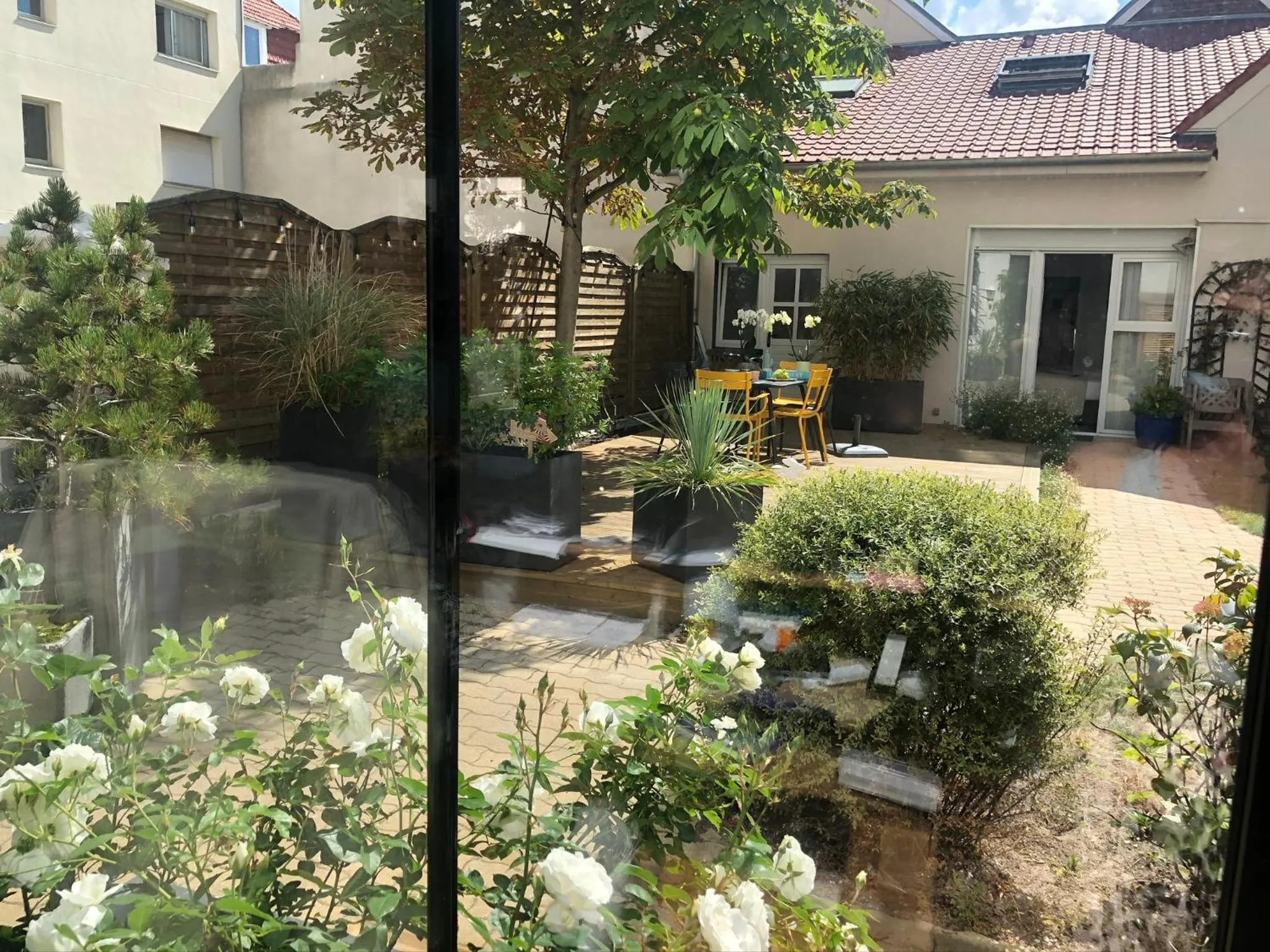 Patio in Hotel Les Embruns