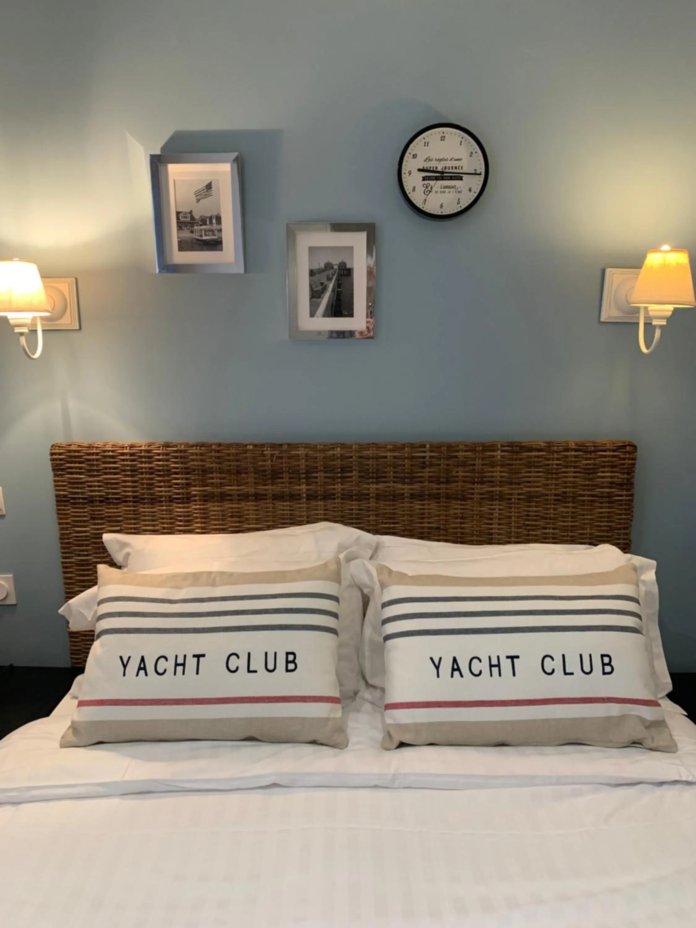 Bed in Hotel Les Embruns