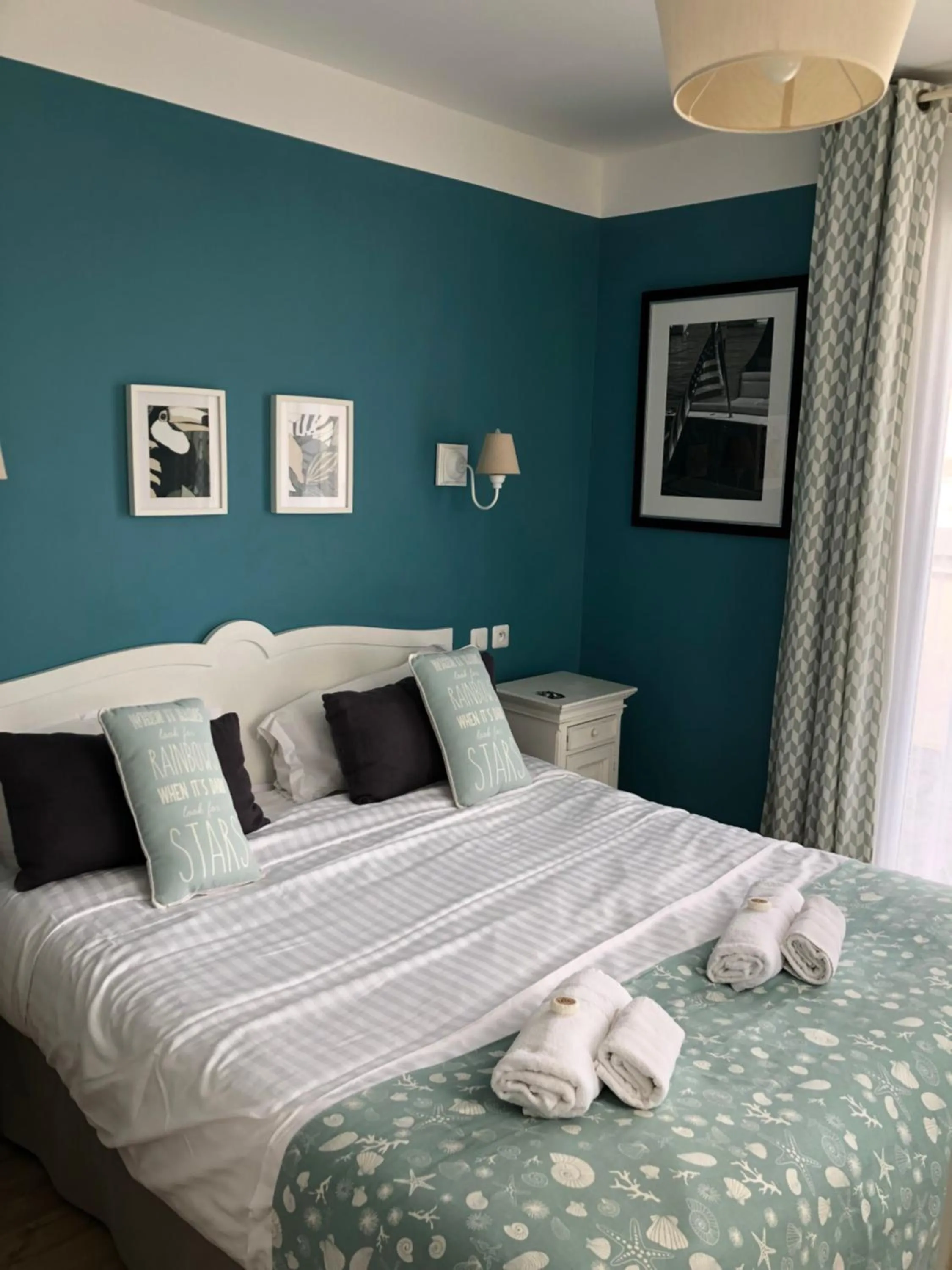 Bed in Hotel Les Embruns