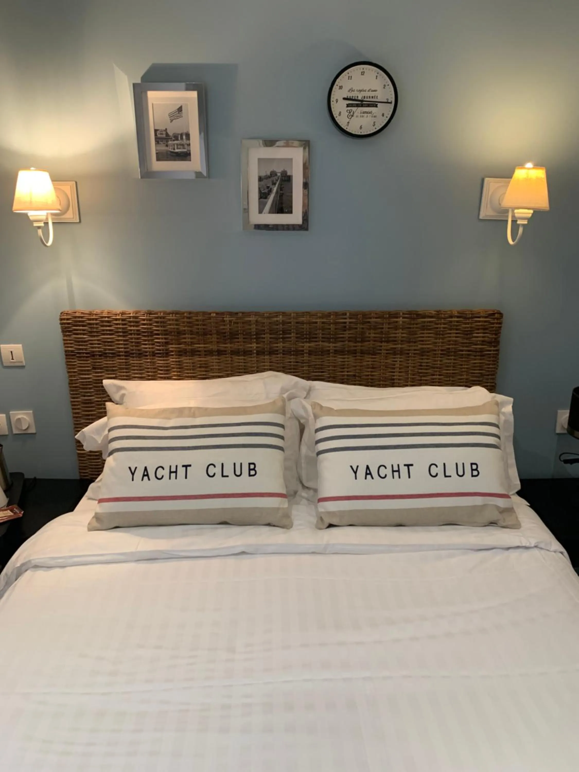 Bed in Hotel Les Embruns