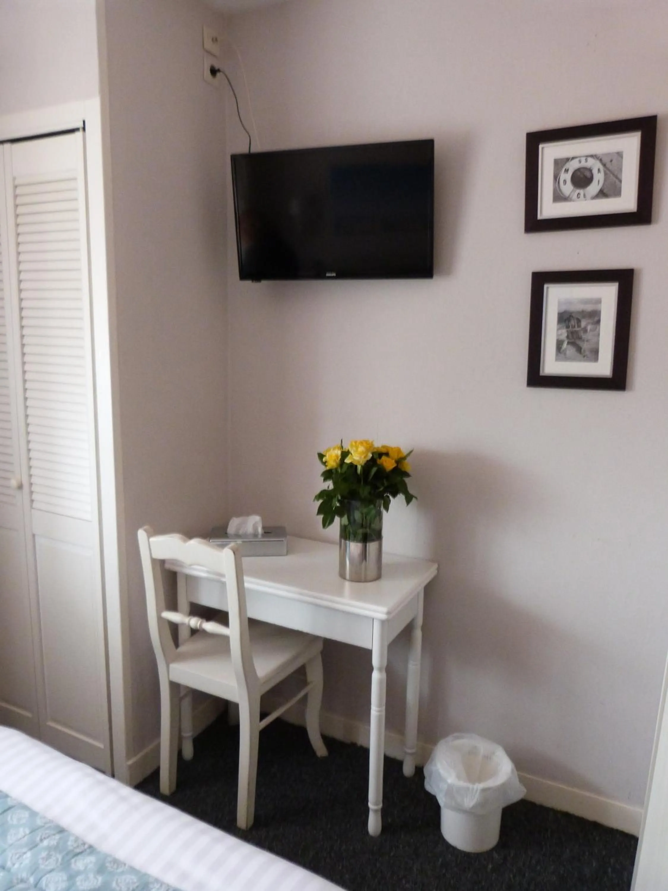 Decorative detail, Bed in Hotel Les Embruns