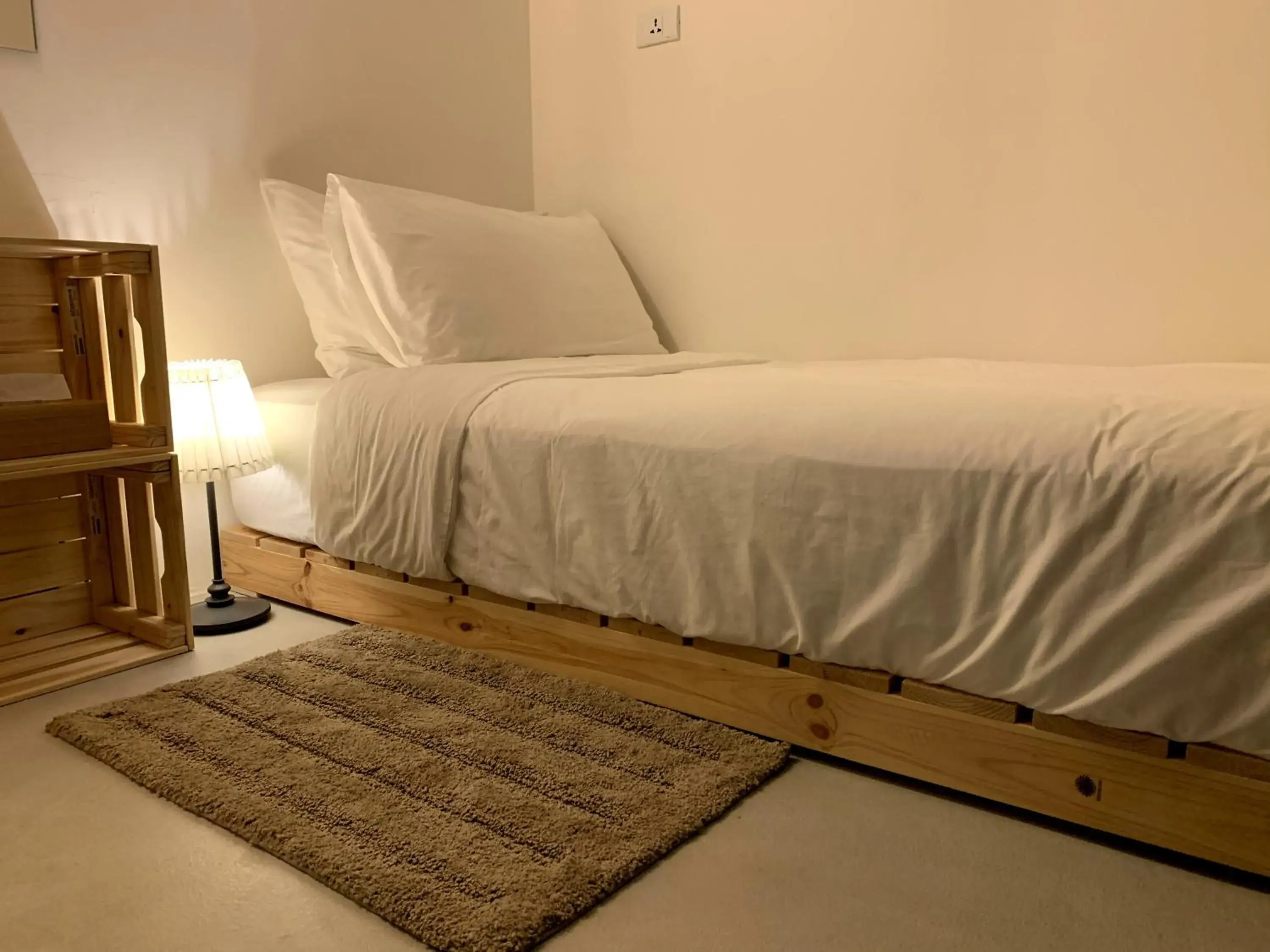 Single Room with Shared Bathroom in PlainStay Hostel Single Room with Shared Bathroom in PlainStay Hostel