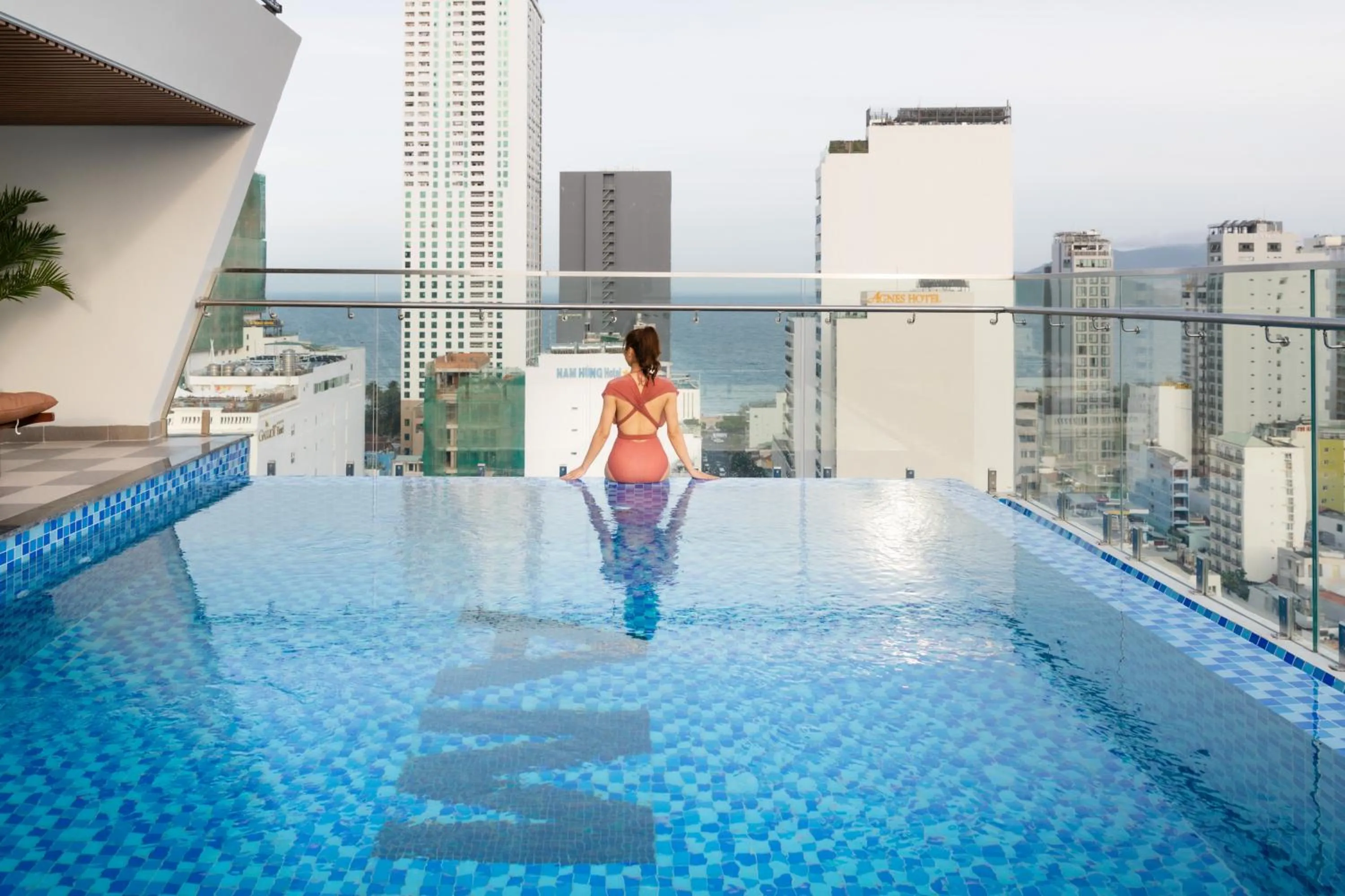 Swimming pool in Amber Hotel managed by HT
