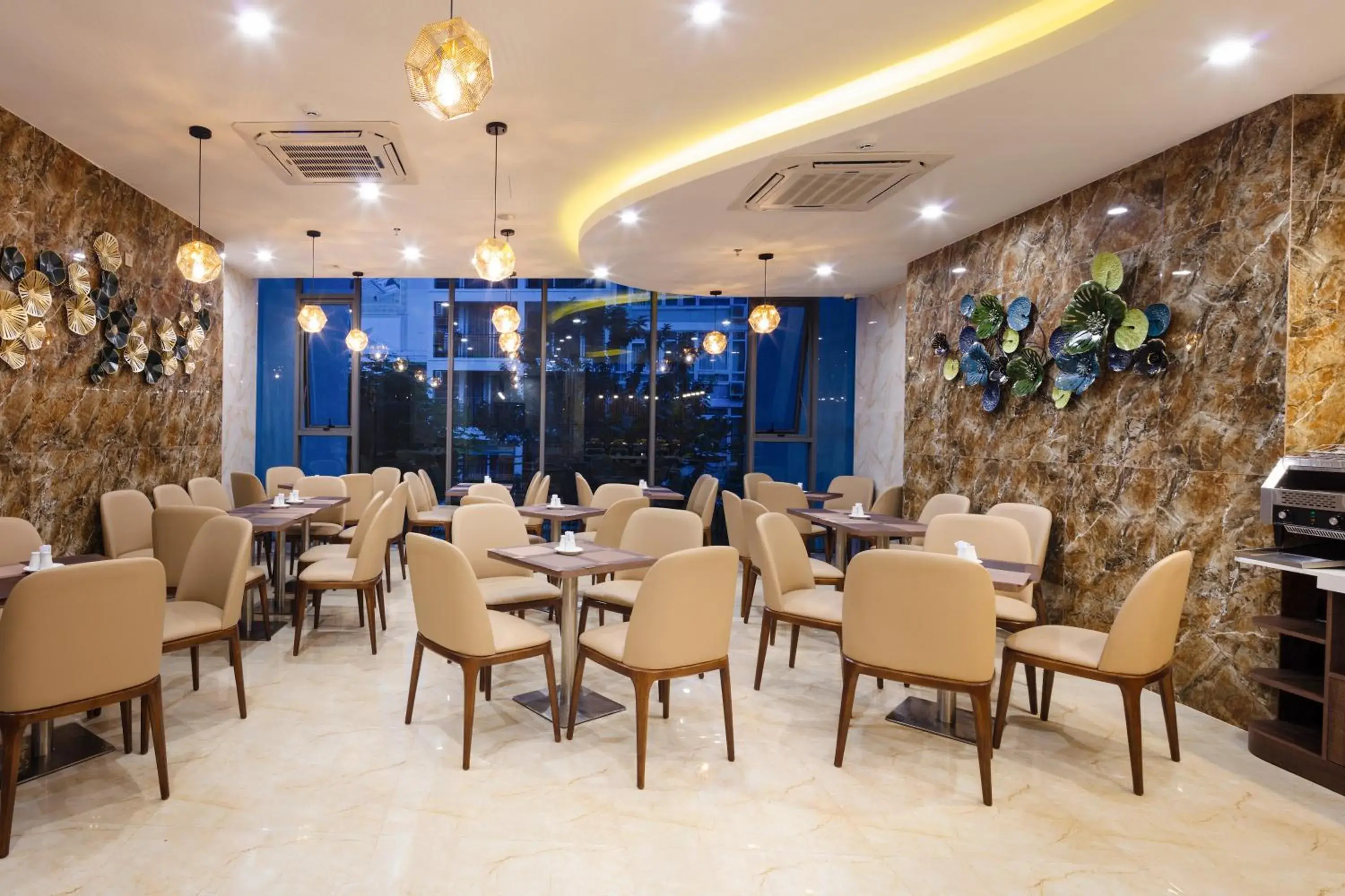 Restaurant/places to eat in Amber Hotel managed by HT Restaurant/places to eat in Amber Hotel managed by HT