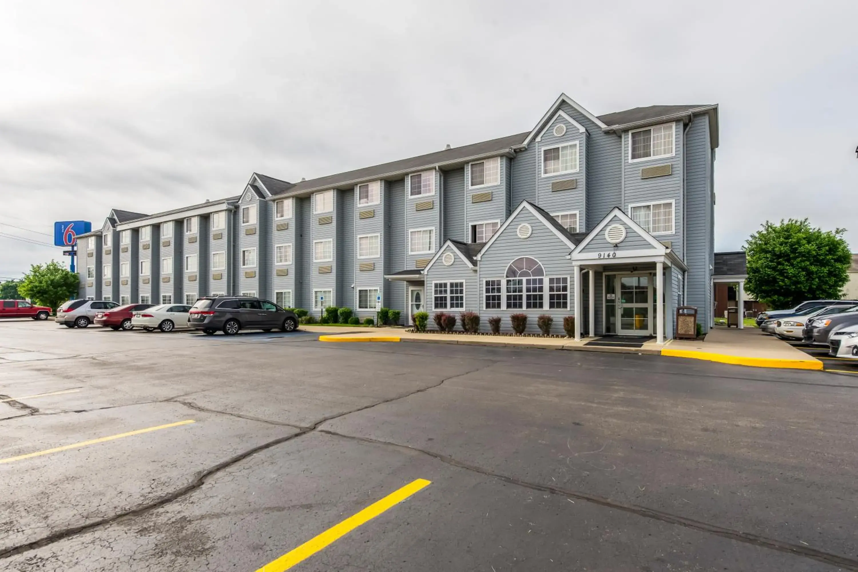 Property Building in Motel 6 Indianapolis, IN