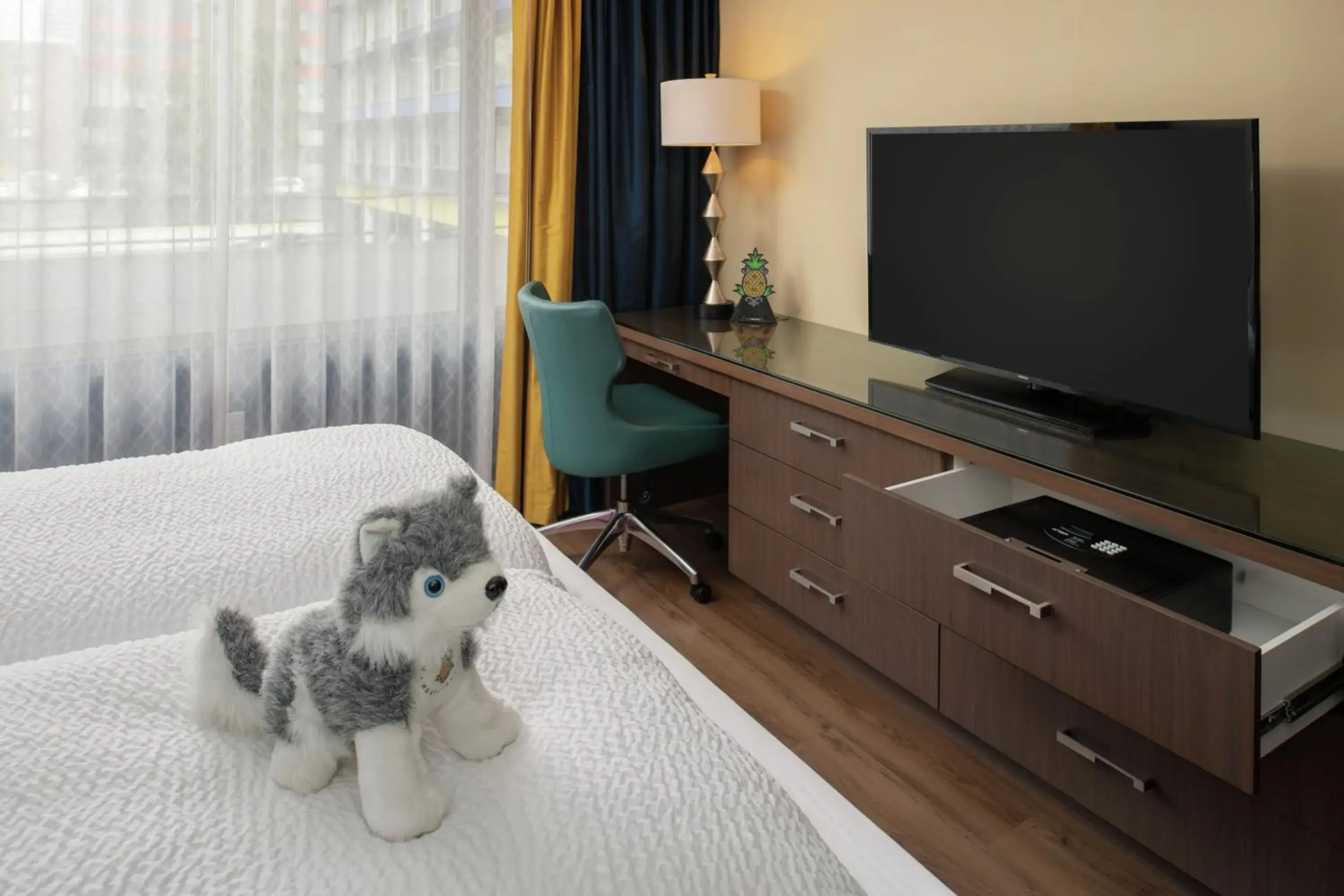 TV and multimedia, Bed in Staypineapple, Hotel Rose, Downtown Portland TV and multimedia, Bed in Staypineapple, Hotel Rose, Downtown Portland