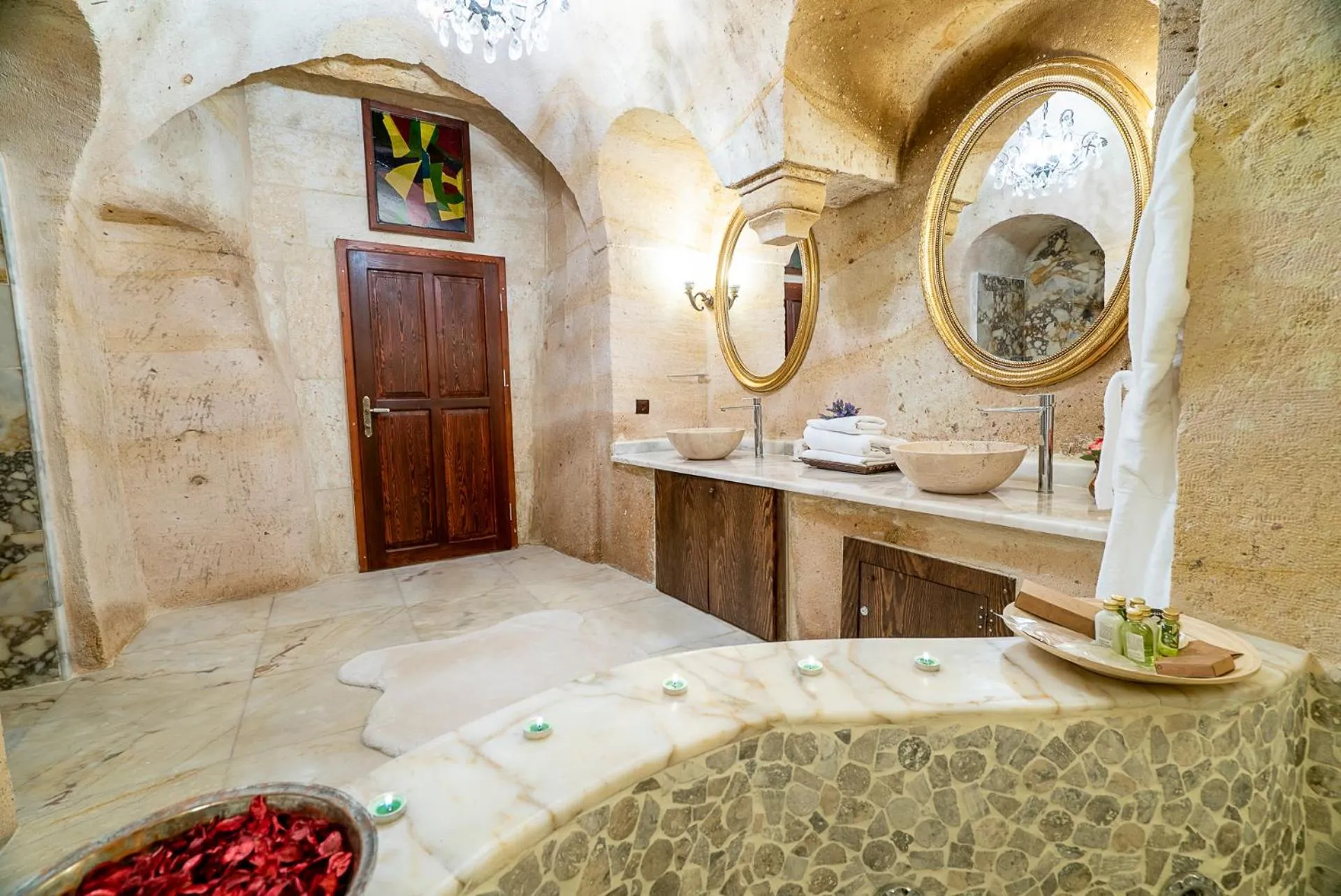 Hot Tub in Zeydem Suites