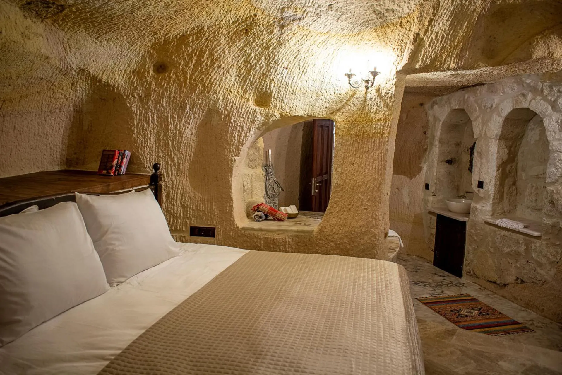 Bathroom, Bed in Zeydem Suites