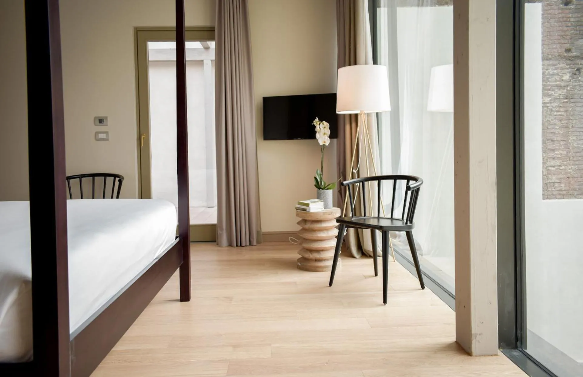 Balcony/Terrace, Bed in Opera35 Boutique Hotel