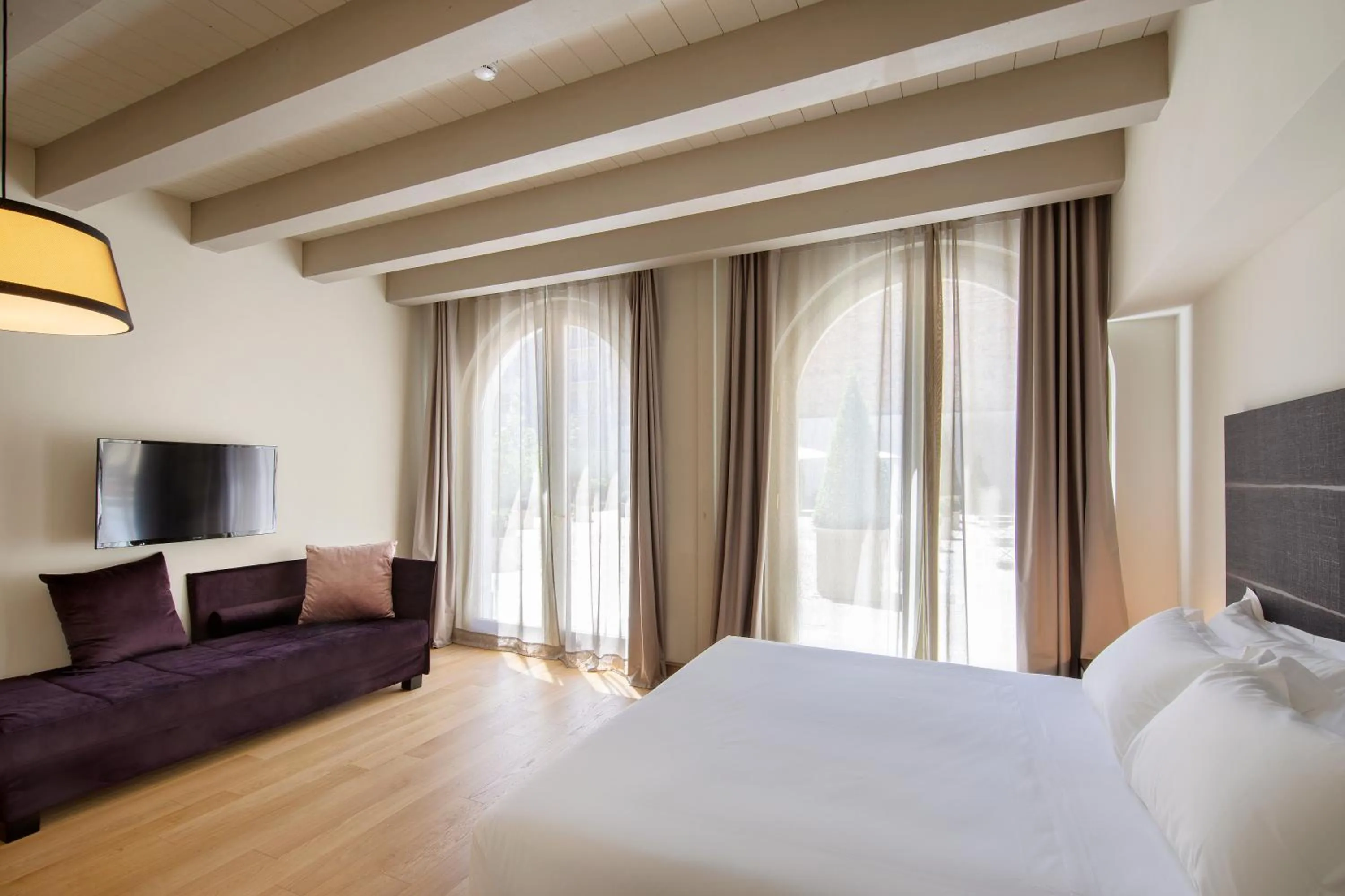 Bedroom, Bed in Opera35 Boutique Hotel