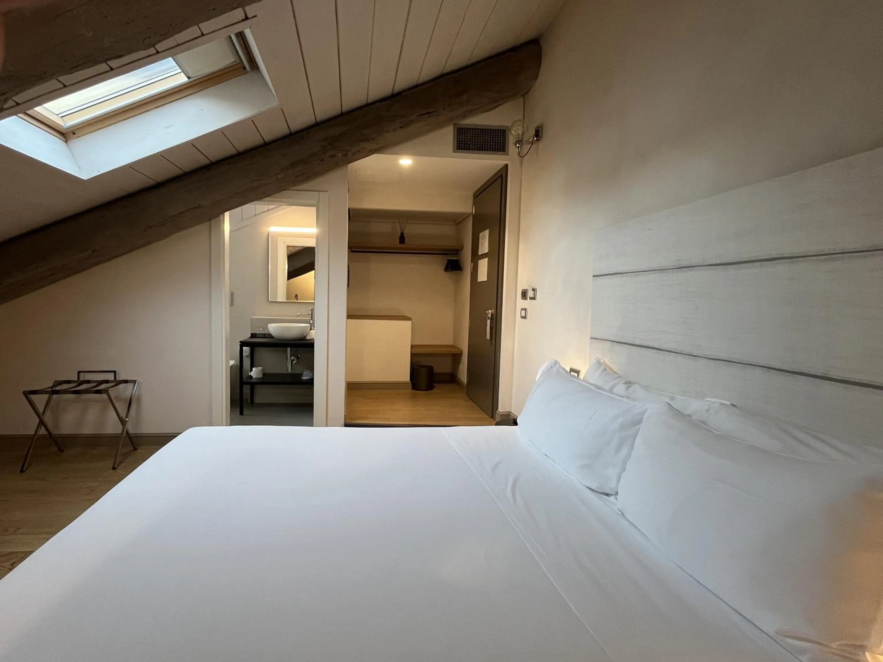 Bedroom, Bed in Opera35 Boutique Hotel