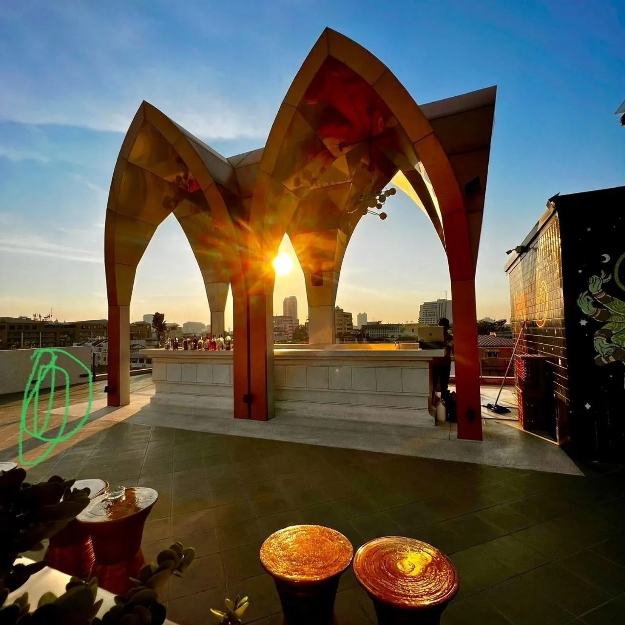 Lounge or bar in 4 Monkeys Hotel